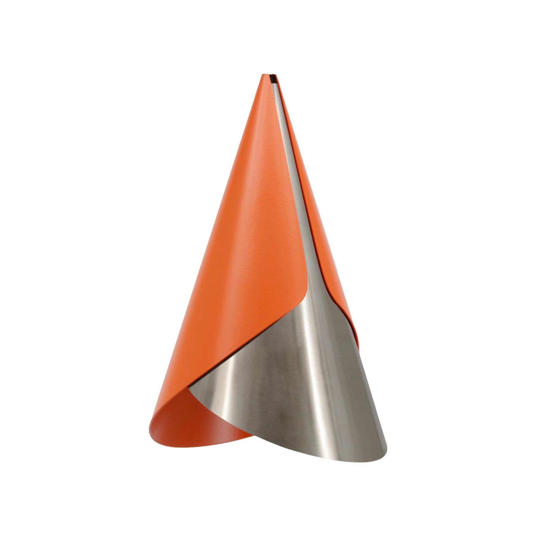 Stilvoller Cornet Lampenschirm in leuchtendem Orange, kombiniert mit modernem Stahl, perfekt für eine gemütliche Atmosphäre.