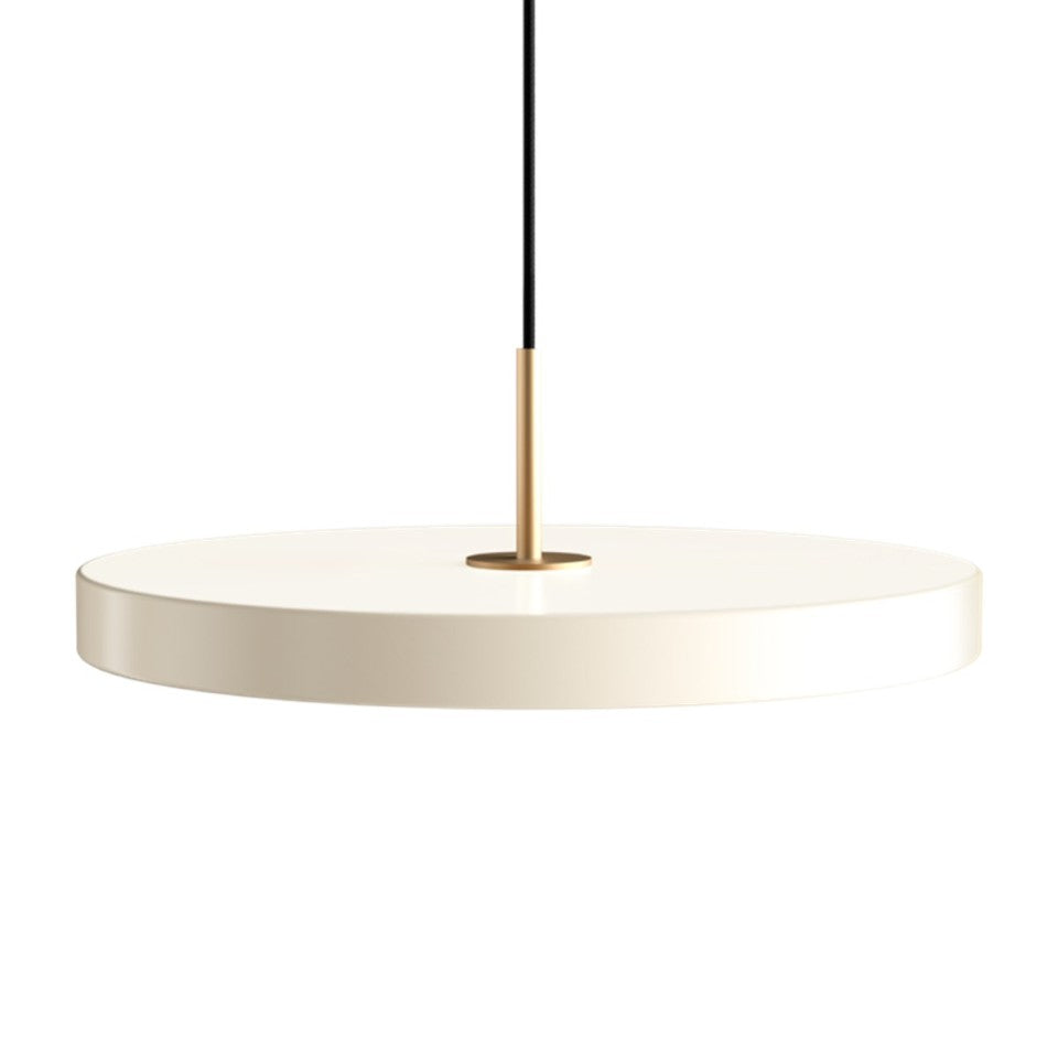 Asteria Plus Medium Pendellampe in Pearl White präsentiert im Onlineshop von KAQTU Design AG. Pendelleuchte ist von Umage