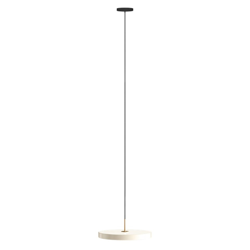 Asteria Plus Medium Pendellampe in Pearl White präsentiert im Onlineshop von KAQTU Design AG. Pendelleuchte ist von Umage