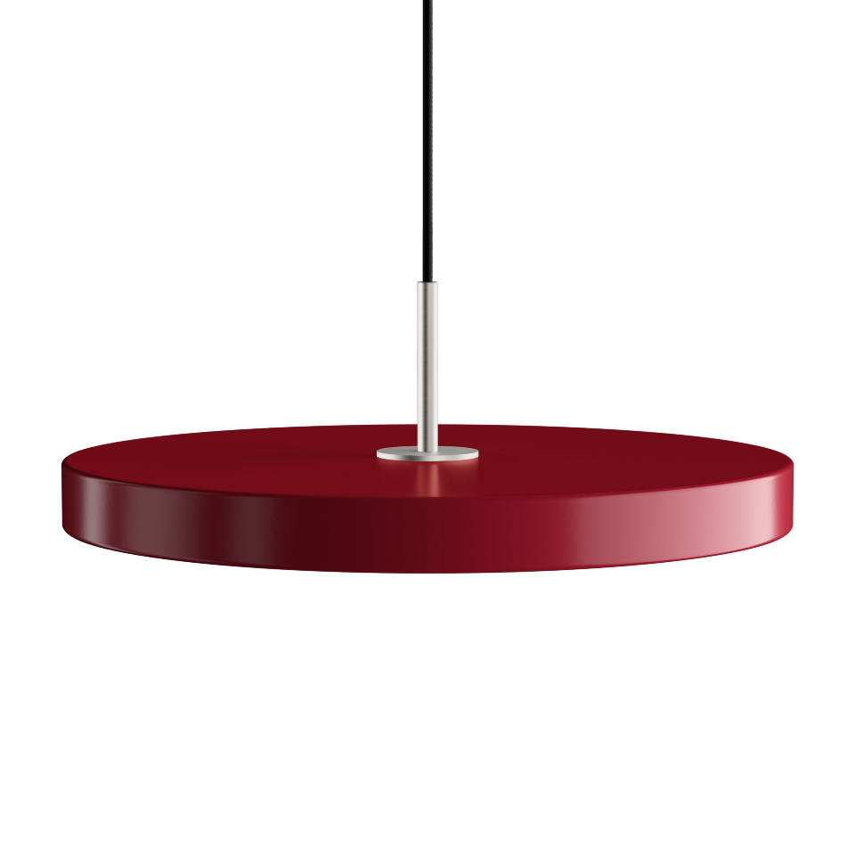 Stilvolle Asteria Plus Medium Pendellampe von Umage, gefertigt aus edlem Messing, perfekt für zeitgemäße Innenräume und gemütliche Lichtakzente.