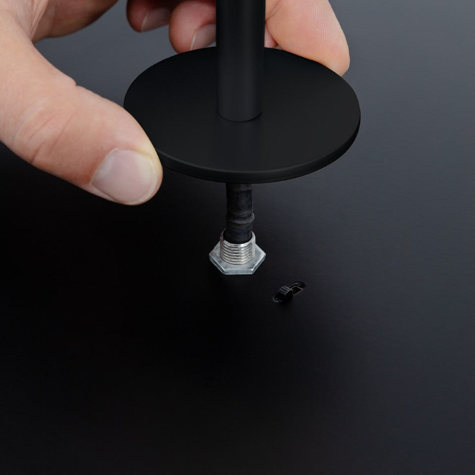 Asteria Plus Medium Pendellampe in Black präsentiert im Onlineshop von KAQTU Design AG. Pendelleuchte ist von Umage
