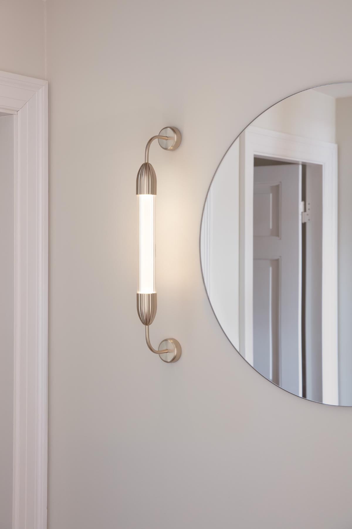 Elegante Wandleuchte "Lemon Squeeze" von Umage, aus hochwertigem Messing, perfekt für ein modernes Wohnambiente.