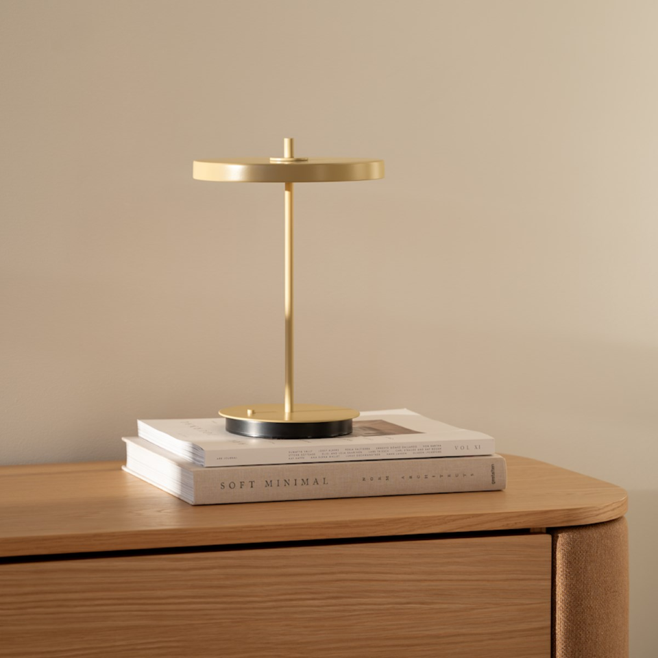 Asteria Move Tischleuchte in Butter Yellow präsentiert im Onlineshop von KAQTU Design AG. Tischleuchte ist von Umage