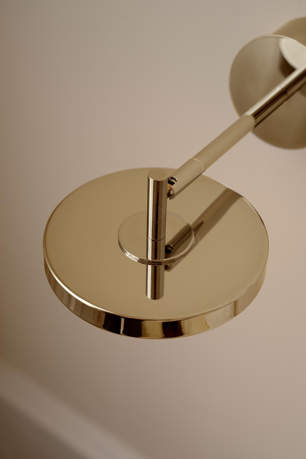 Asteria Wandleuchte short mit Kabel in Polished Brass präsentiert im Onlineshop von KAQTU Design AG. Wandleuchte ist von Umage