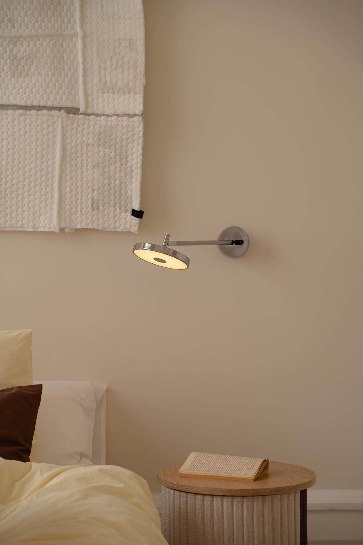 Asteria Wandleuchte long Hardwired in Polished steel präsentiert im Onlineshop von KAQTU Design AG. Wandleuchte ist von Umage