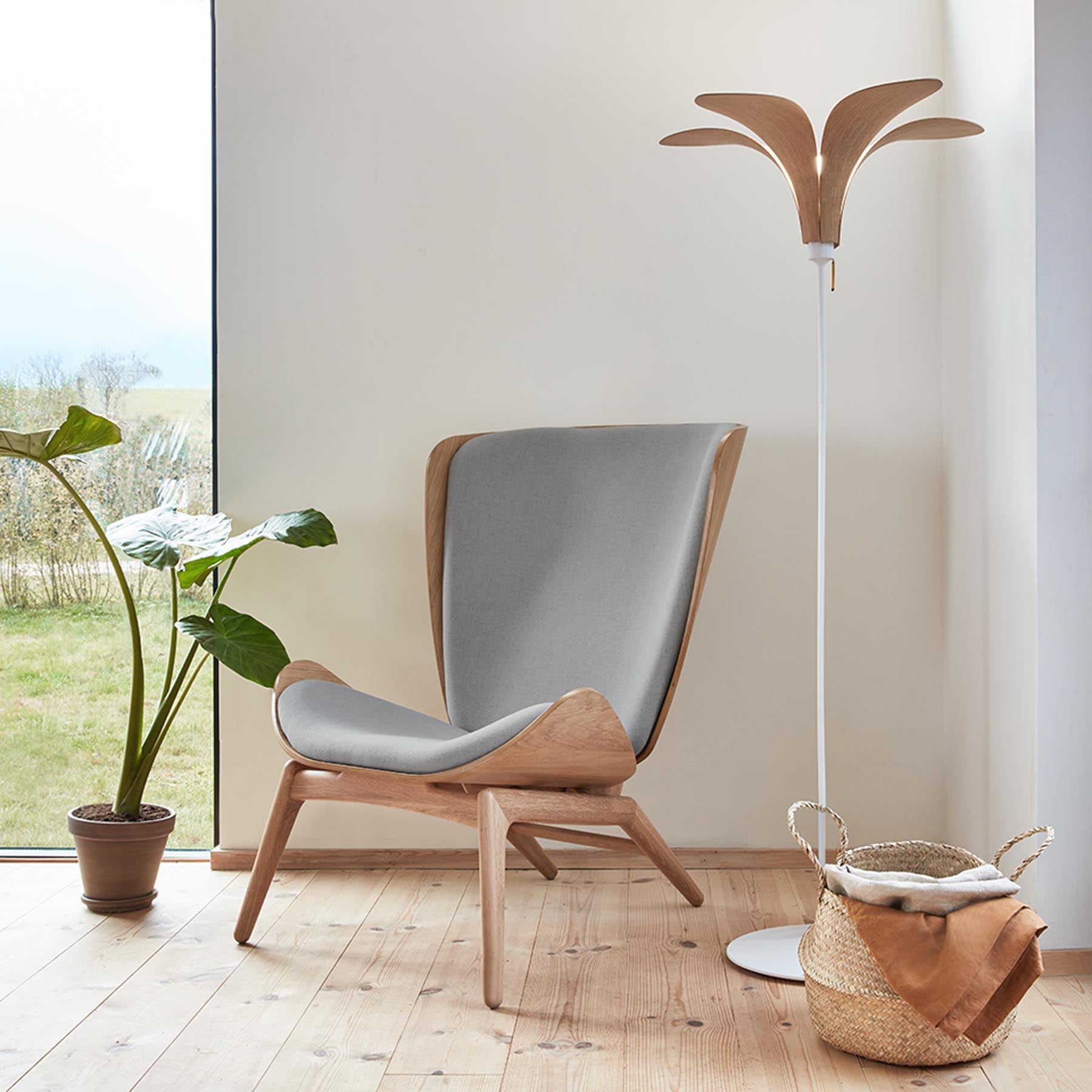 Moderne Santé Stehleuchte in ansprechendem Weiß von Umage, perfekt für gemütliche Atmosphäre und geschmackvolle Einrichtung.