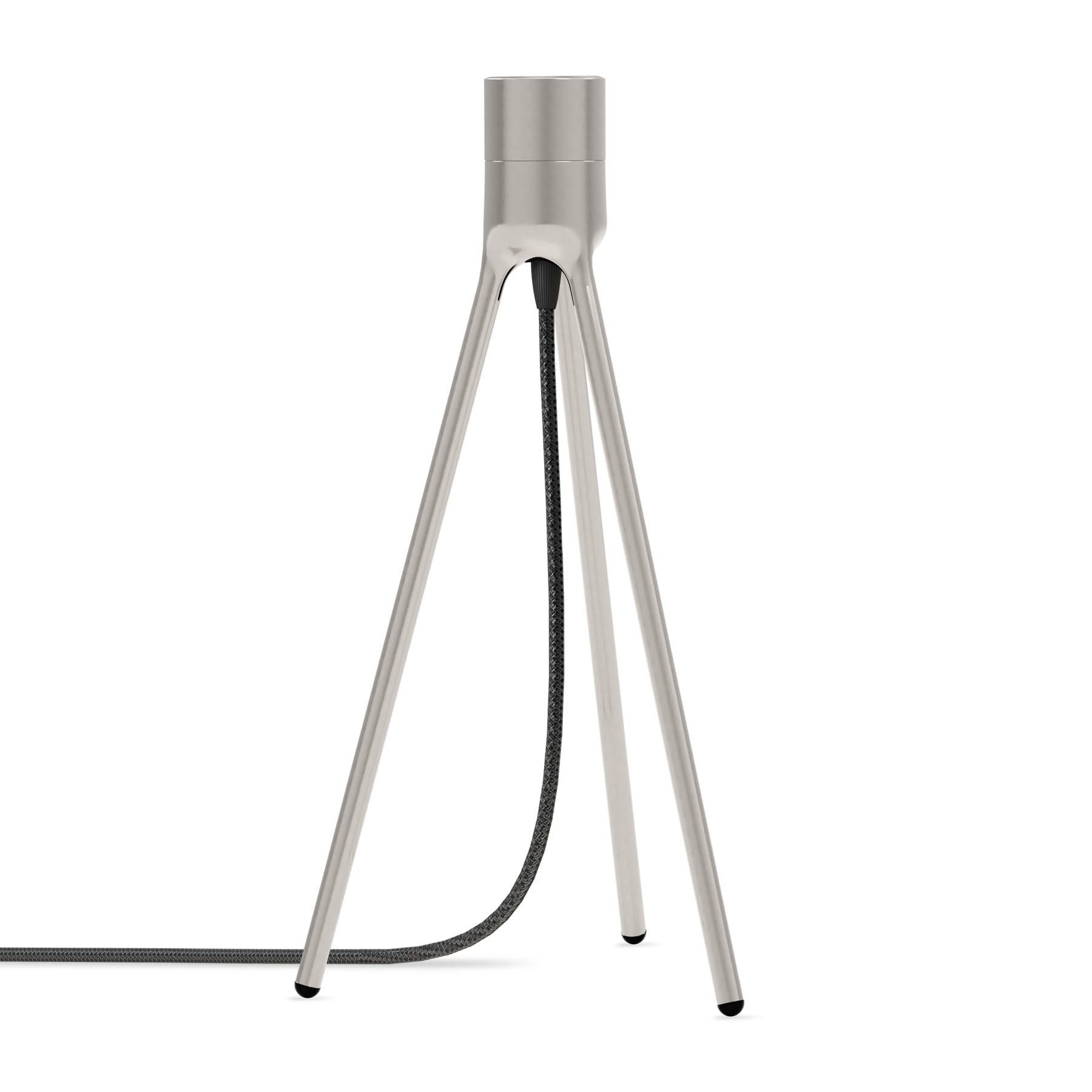 Tisch Tripod in Brushed Steel präsentiert im Onlineshop von KAQTU Design AG. Lampenständer ist von Umage