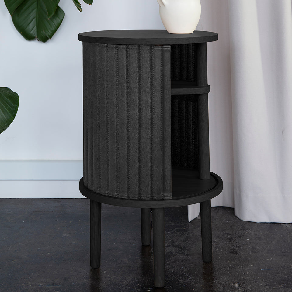 Audacious Sideboard Mini in Charcoal präsentiert im Onlineshop von KAQTU Design AG. Sideboard ist von Umage
