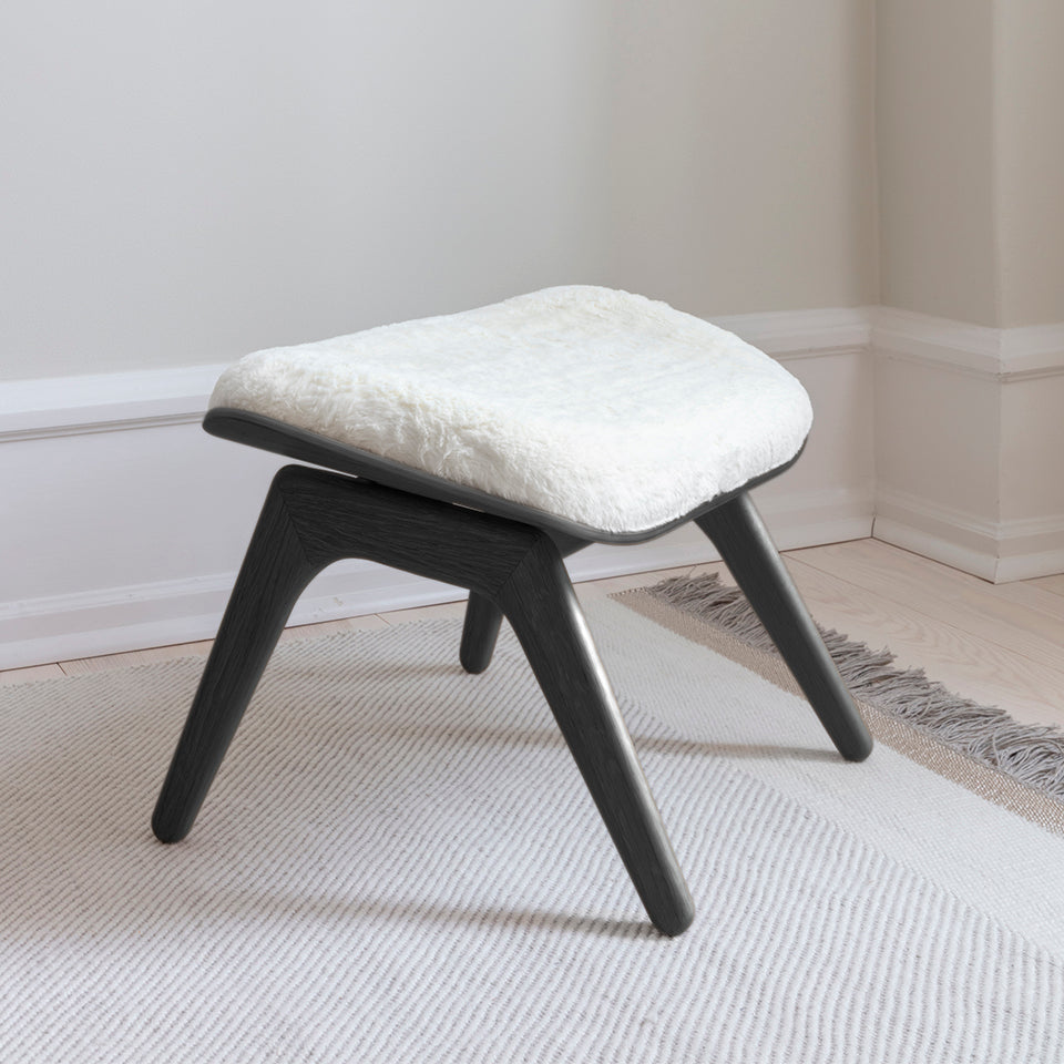 The Reader Ottoman in Teddy White präsentiert im Onlineshop von KAQTU Design AG. Ottoman ist von Umage