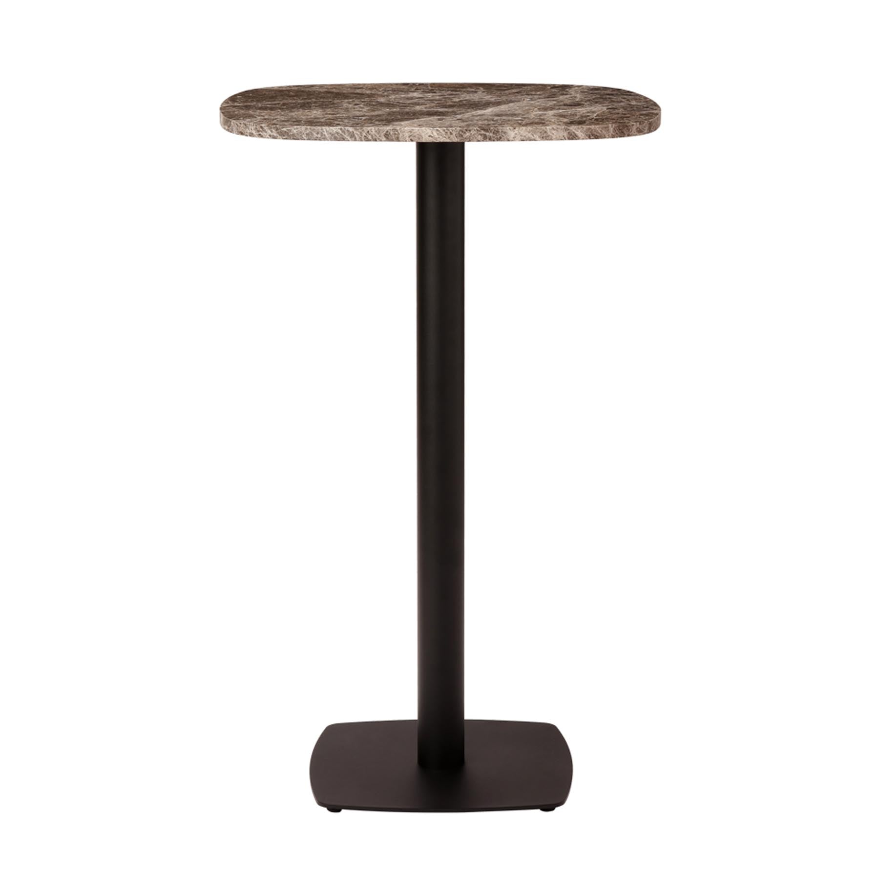 Moderner Gather Bartisch von Umage, ideal für gesellige Anlässe, kombiniert ansprechendes Design mit praktischer Nutzung und gemütlicher Atmosphäre.