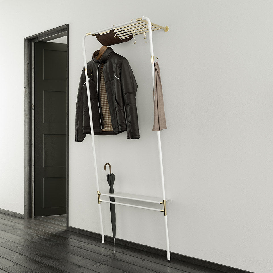 Lean On Me Kleiderständer in White präsentiert im Onlineshop von KAQTU Design AG. Garderobe ist von Umage