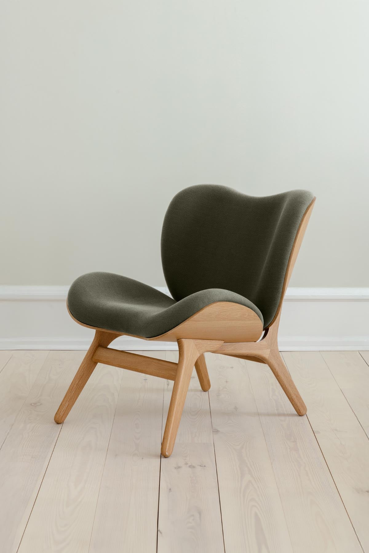 Moderner A Conversation Piece Low Sessel von Umage, perfekt für gemütliche Ecken und ansprechende Gespräche in jedem Zuhause.
