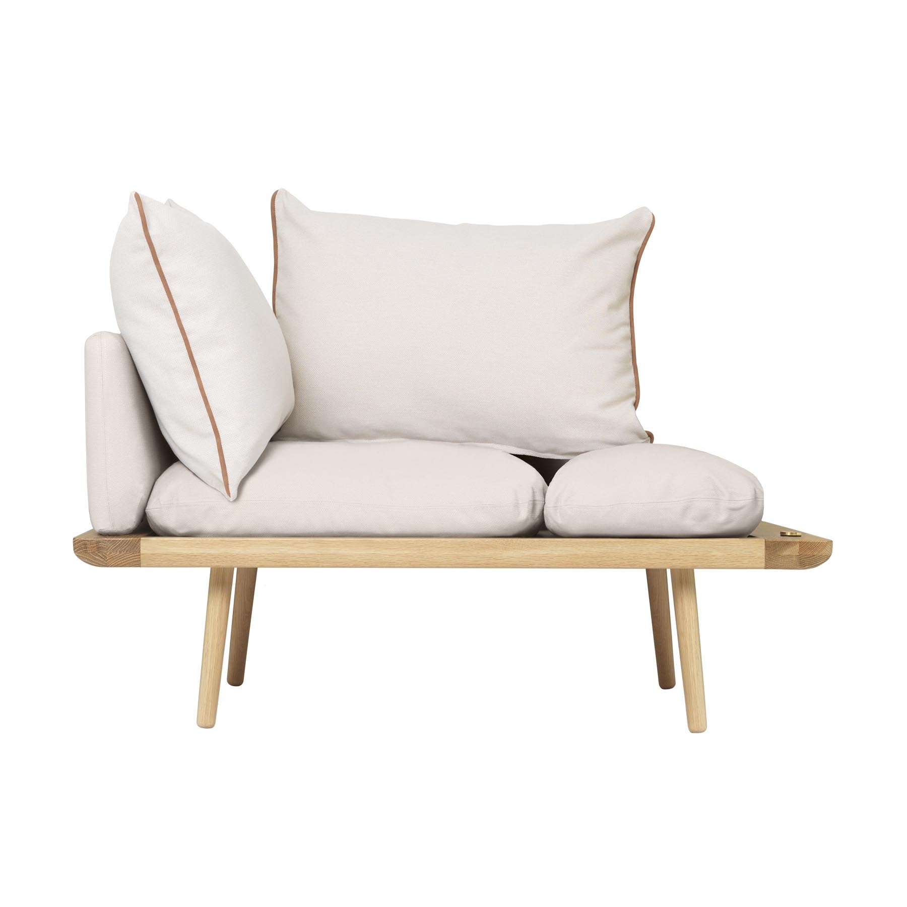 Lounge Around 1.5-Sitzer Sofa in White Sands präsentiert im Onlineshop von KAQTU Design AG. 2er Sofa ist von Umage