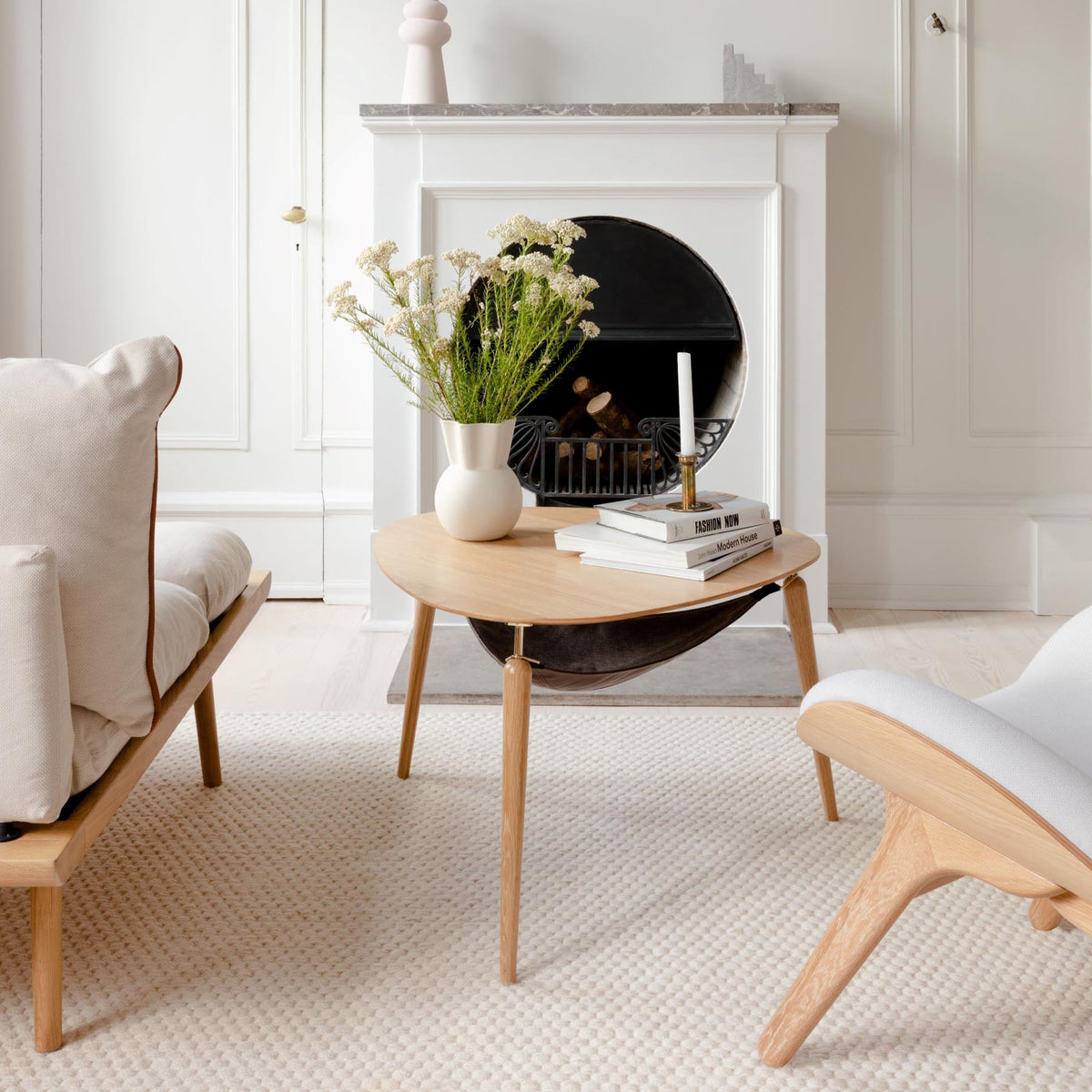 Hang Out Beistelltisch in Messing präsentiert im Onlineshop von KAQTU Design AG. Couchtisch ist von Umage