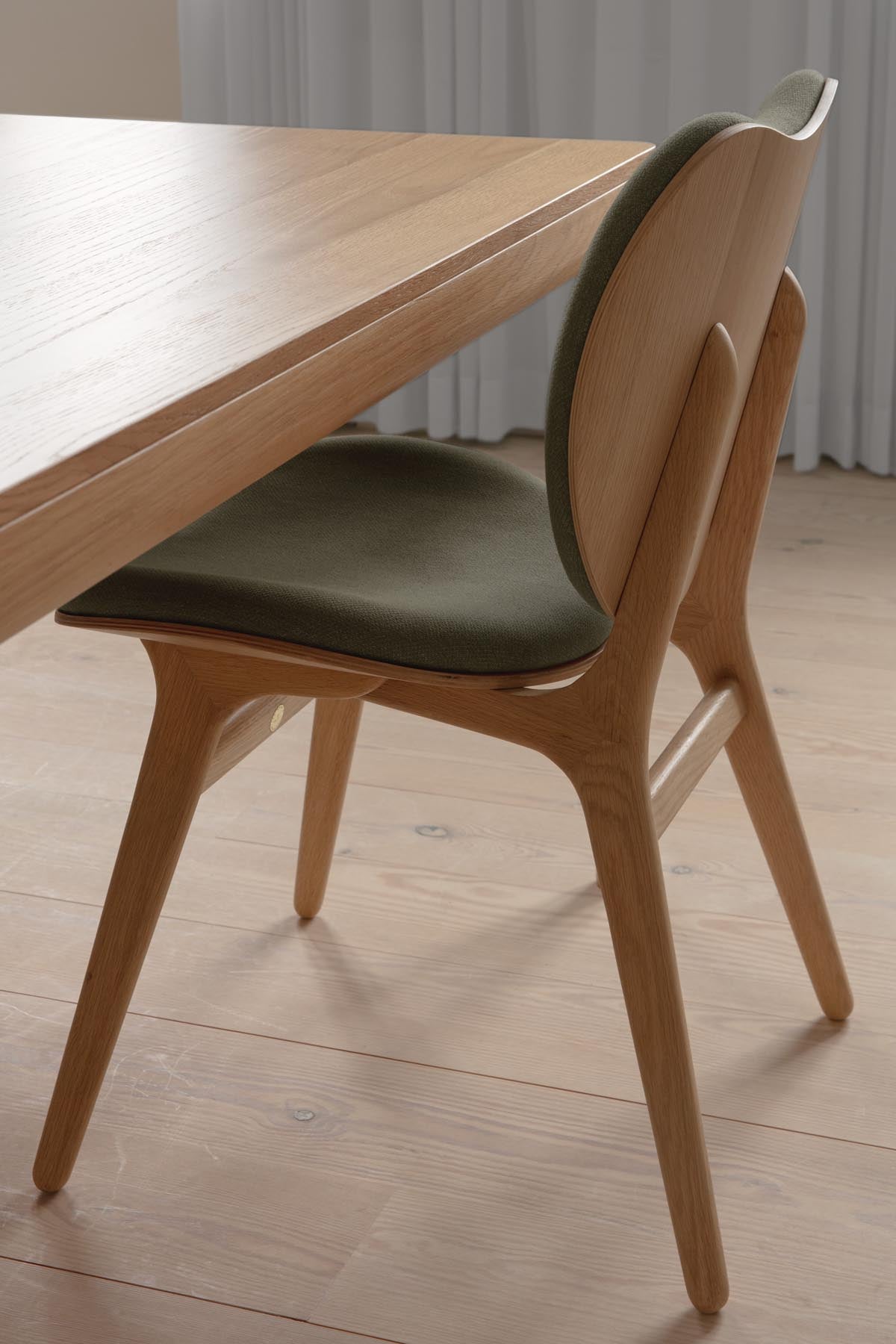 A Conversation Piece Esszimmerstuhl in Morning Meadows präsentiert im Onlineshop von KAQTU Design AG. Stuhl ist von Umage