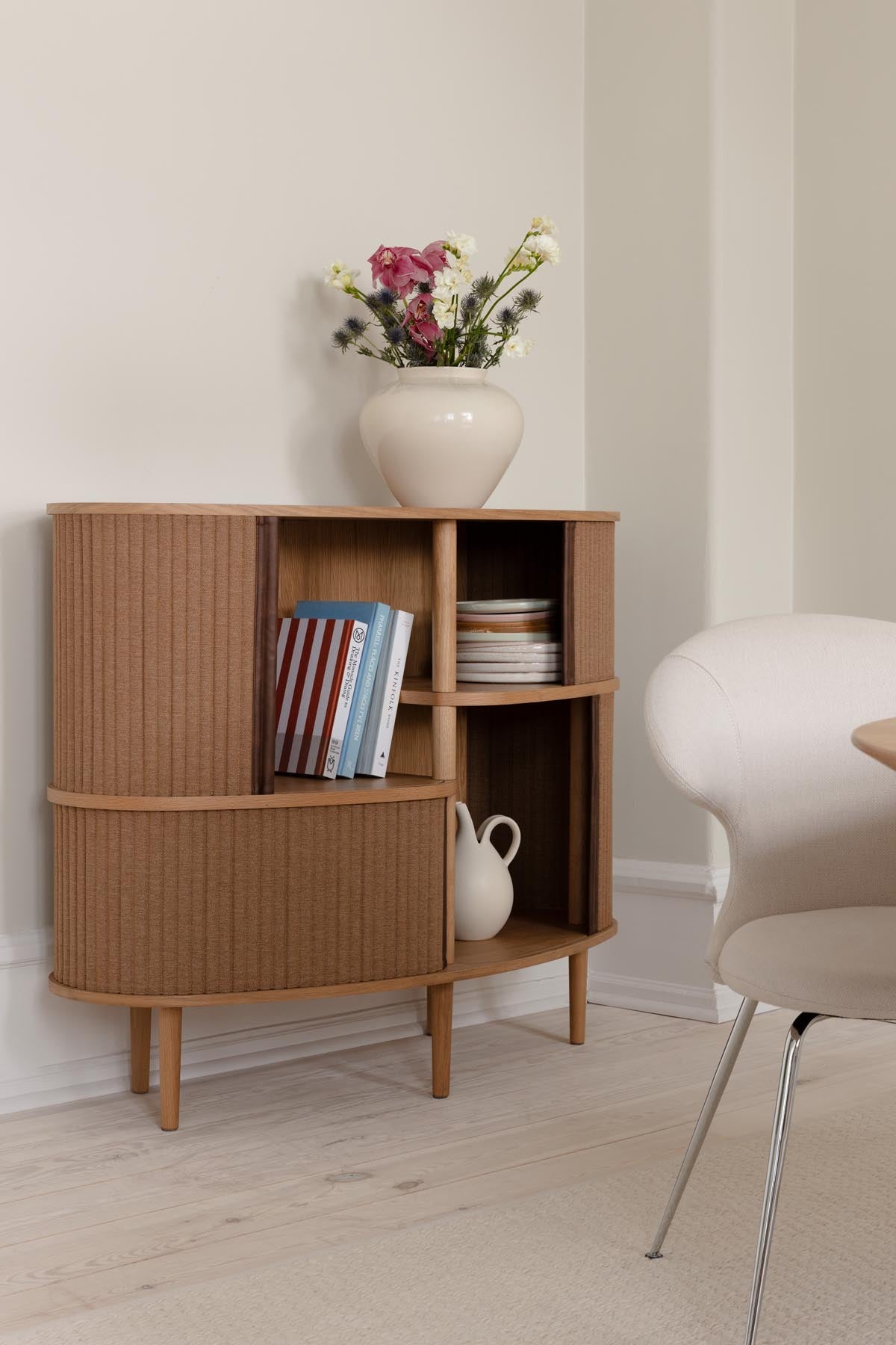 Audacious Highboard in Sugar Brown präsentiert im Onlineshop von KAQTU Design AG. High-Sideboard ist von Umage