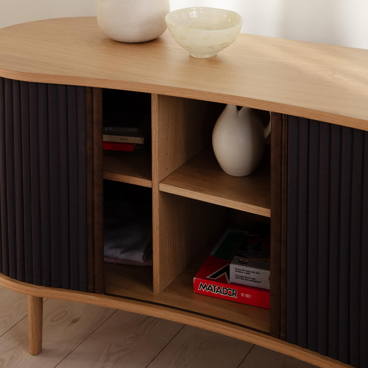 Audacious Sideboard in Shadow präsentiert im Onlineshop von KAQTU Design AG. Sideboard ist von Umage
