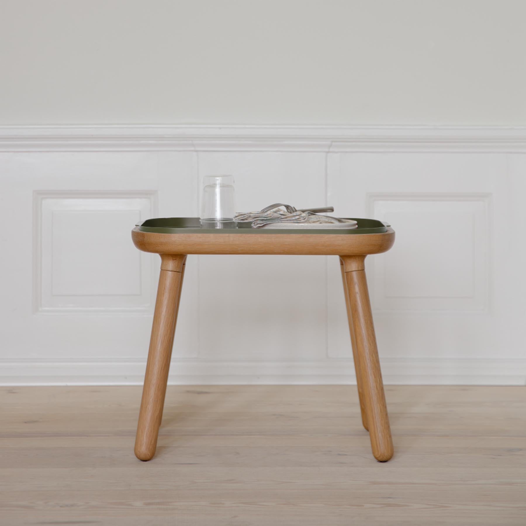 Eleganter Paff low Beistelltisch in Olive Green von Umage, ideal für stilvolle Akzente in jedem Wohnraum.