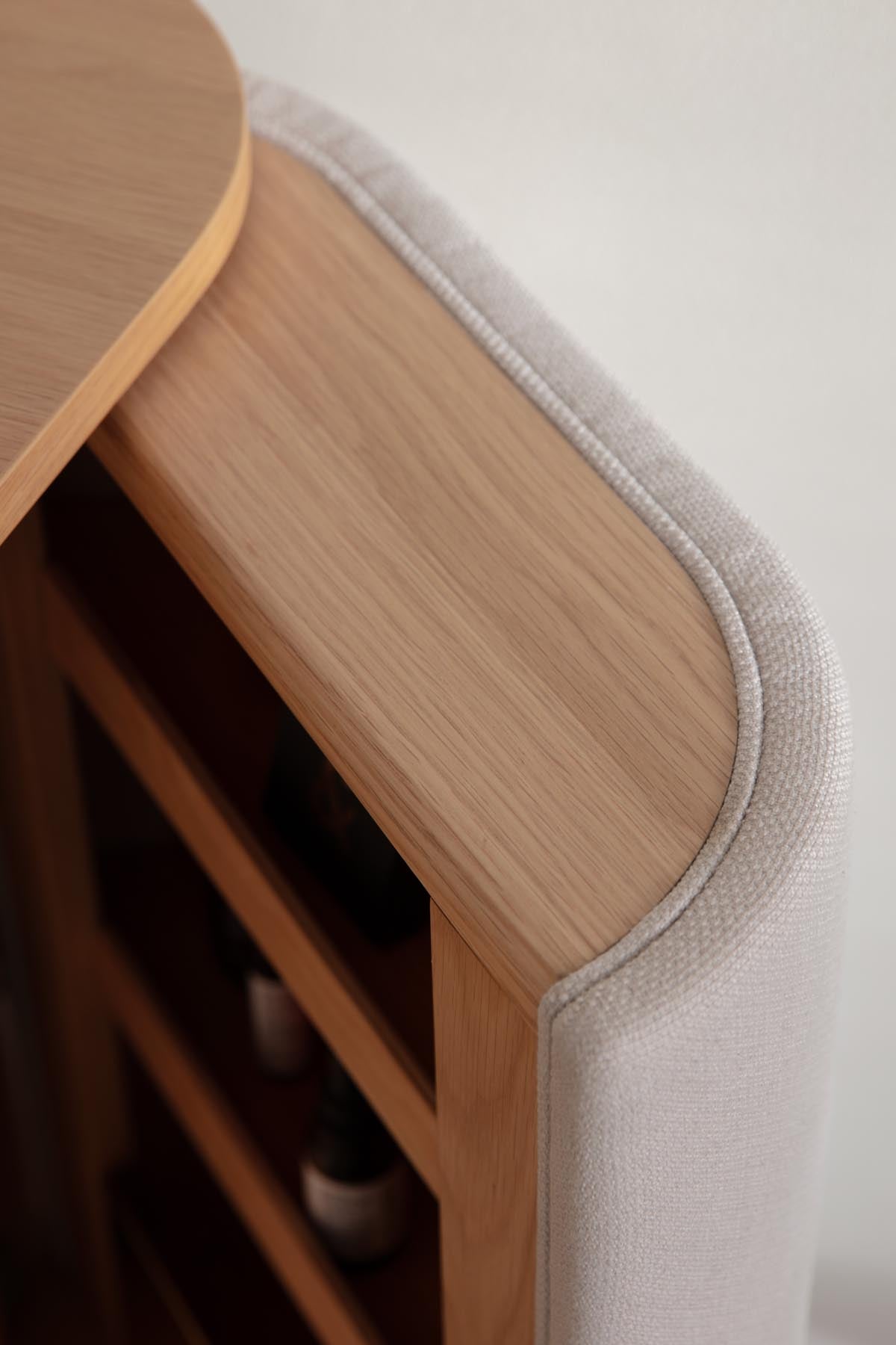Stilvolle Treasures Dresser Kommode von Umage in zarten Weißnuancen, perfekt für ein modernes und einladendes Wohnambiente.