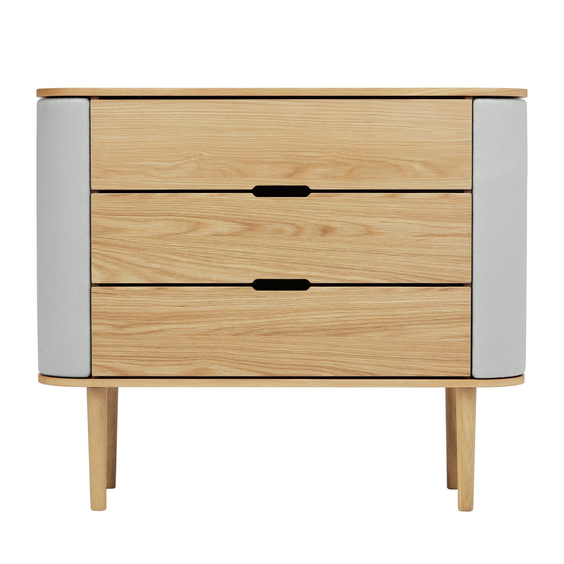 Elegante Treasures Dresser Kommode von Umage in stilvollem Sterling, ideal für zeitgemäße Inneneinrichtungen und funktionale Ordnung.