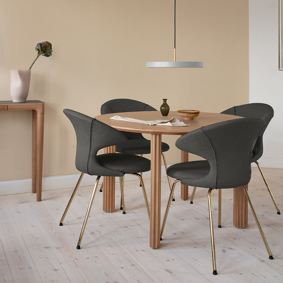 Comfort Circle Esstisch in Oak/Rippled präsentiert im Onlineshop von KAQTU Design AG. Esstisch ist von Umage