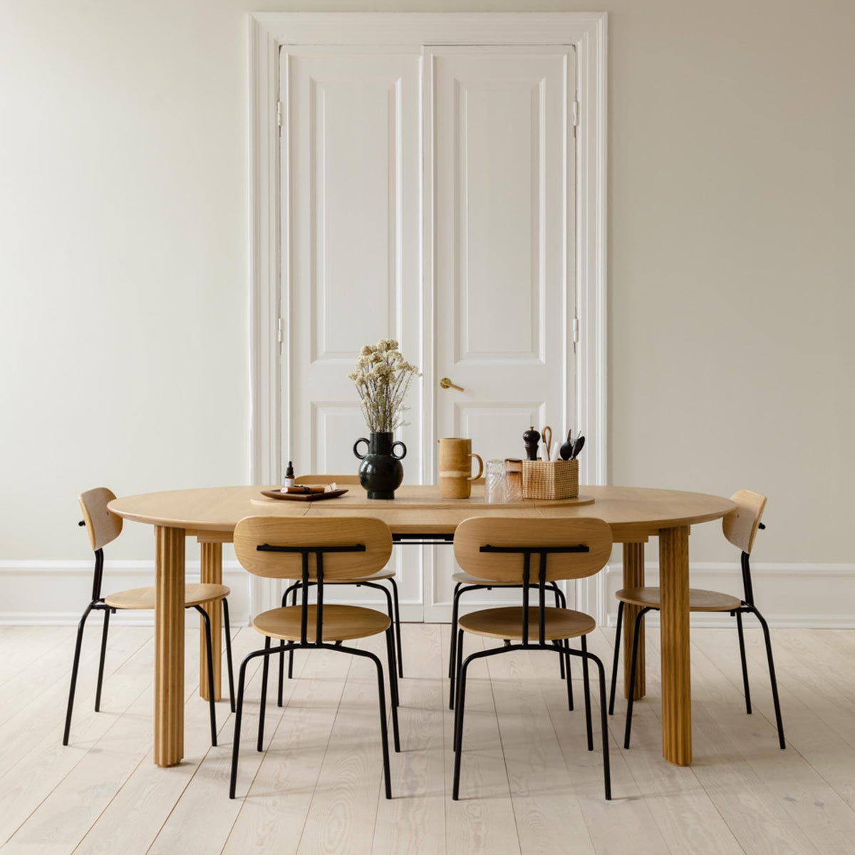 Comfort Circle Esstisch ausziehbar in Oak/Rippled präsentiert im Onlineshop von KAQTU Design AG. Esstisch ist von Umage