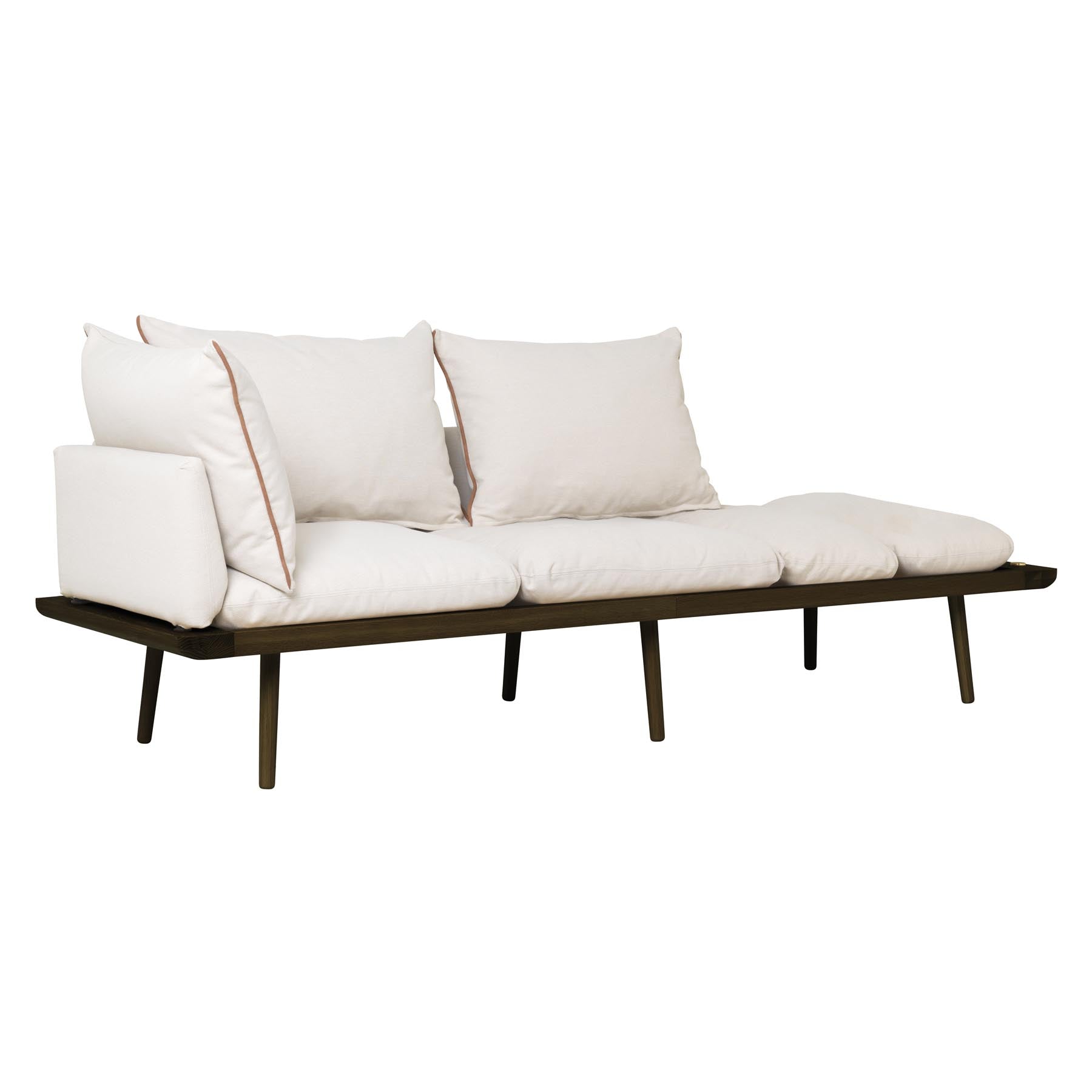 Elegantes 3-Sitzer Sofa Lounge Around von Umage, ideal für stilvolle Entspannung und harmonische Wohnatmosphäre in sanften Tönen.
