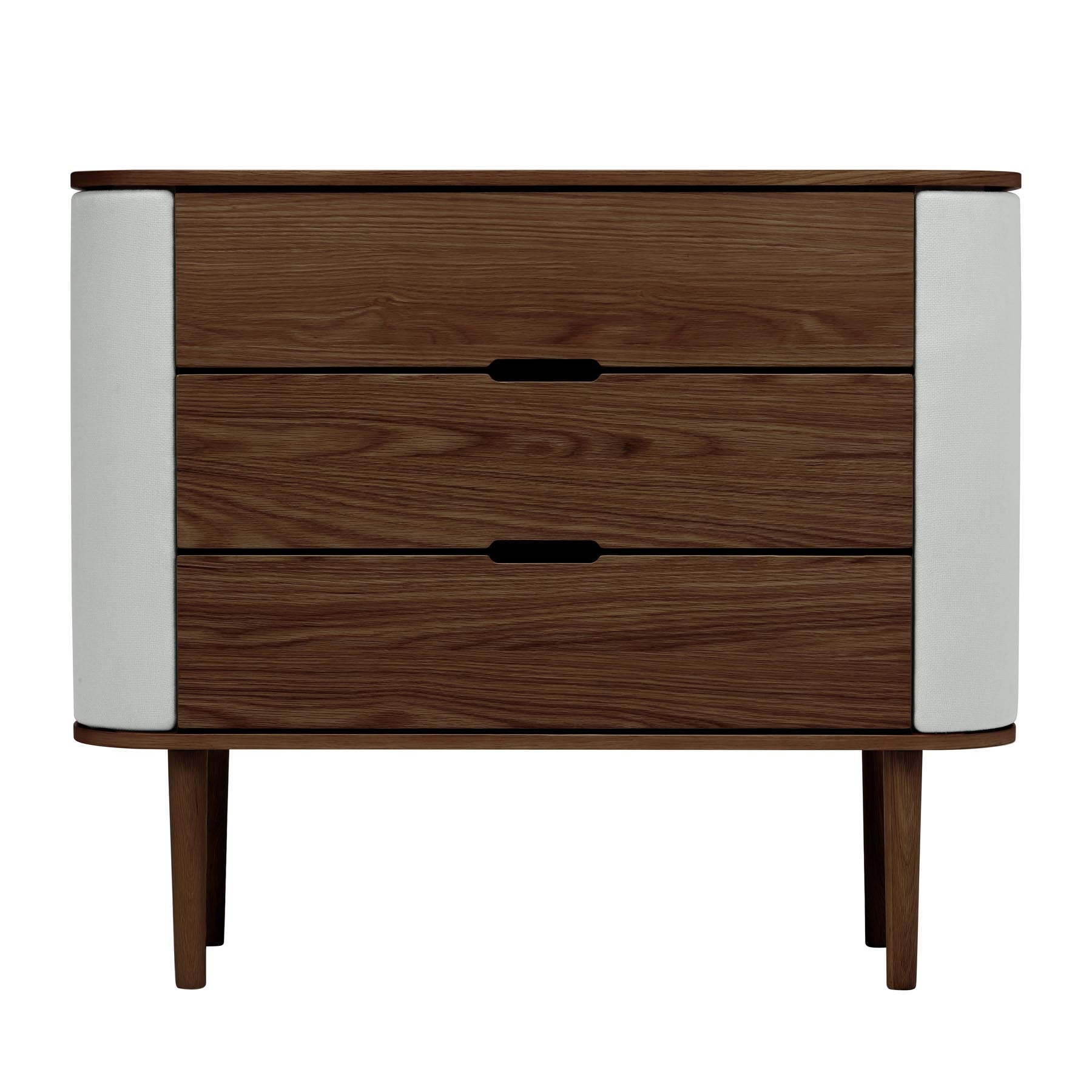 Elegante Treasures Dresser Kommode von Umage, die durch ihr zeitloses Design und praktische Stauraumlösungen besticht.