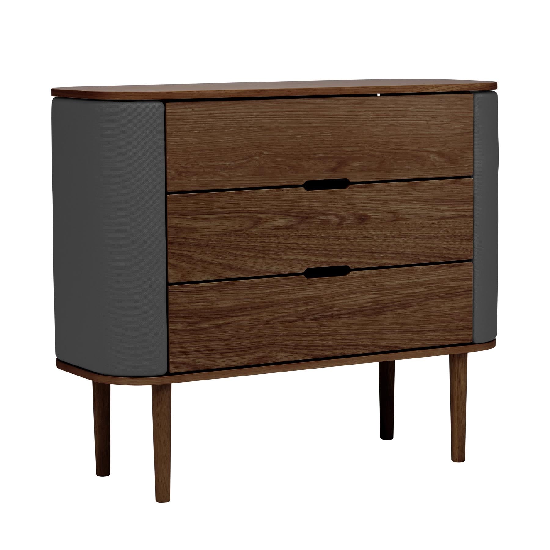 Moderne Kommode Treasures Dresser von Umage im stilvollen Shadow-Finish, perfekt für stilvolle Aufbewahrungslösungen in jedem Raum.