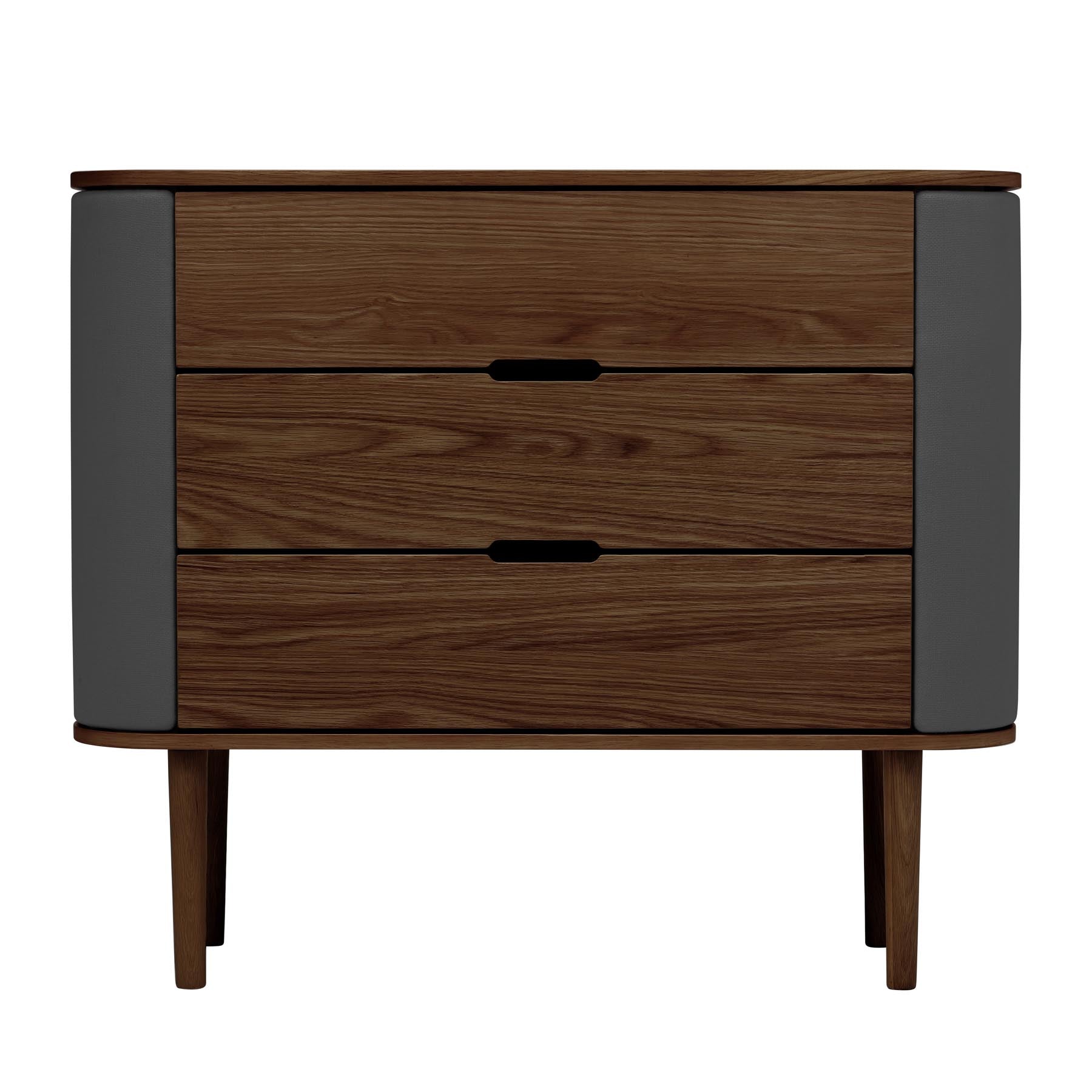 Elegante Treasures Dresser Kommode von Umage im Shadow-Finish, ideal für eine zeitgemäße und stilvolle Raumgestaltung.