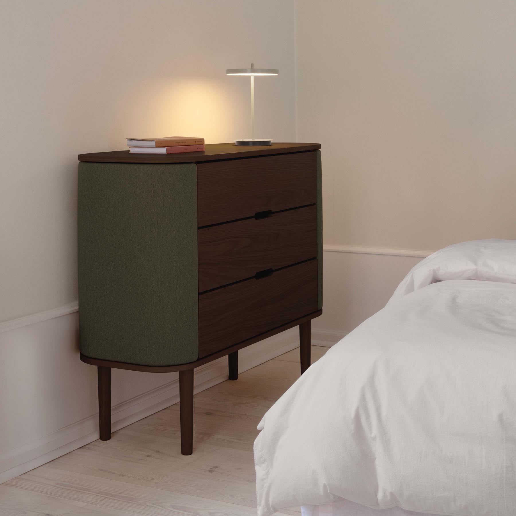 Moderne Kommode Treasures Dresser von Umage, die durch ihr minimalistisches Design und praktische Fächer überzeugt.