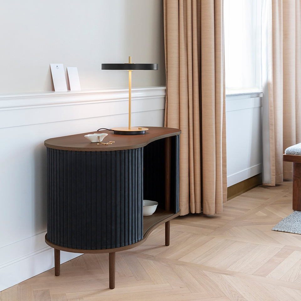 Audacious Kommode in Charcoal präsentiert im Onlineshop von KAQTU Design AG. Kommode ist von Umage