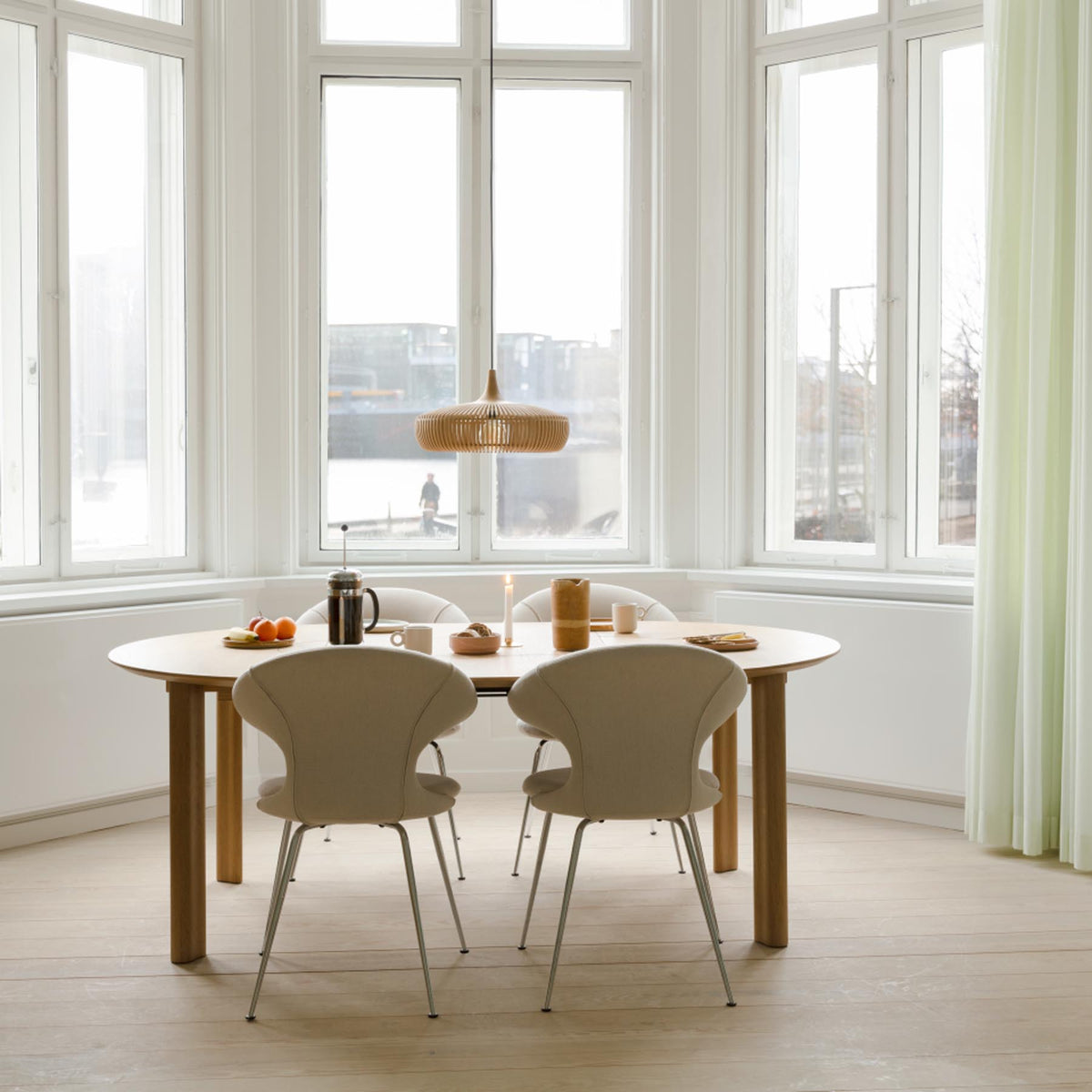 Time Flies Stuhl in White Sands präsentiert im Onlineshop von KAQTU Design AG. Stuhl mit Armlehne ist von Umage