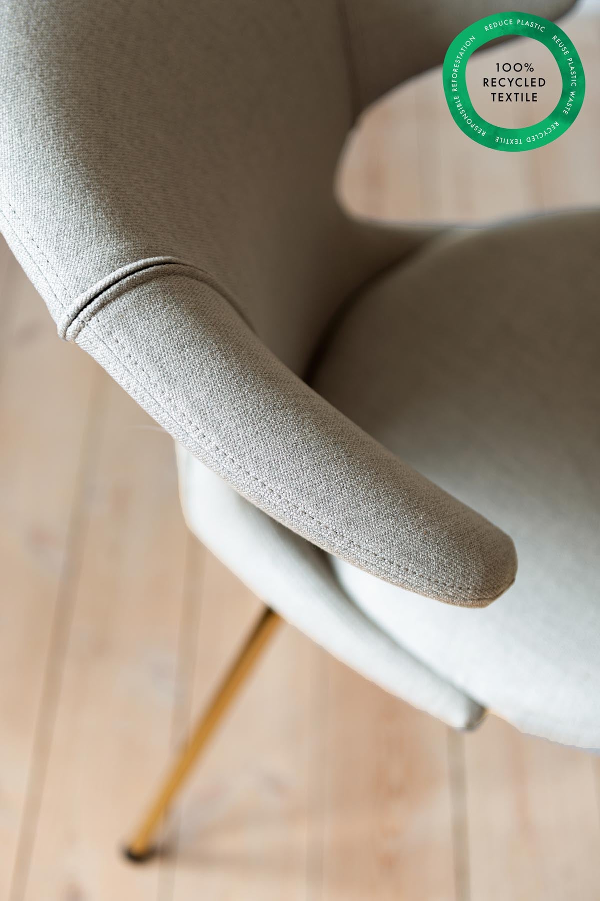 Time Flies Stuhl in Sterling präsentiert im Onlineshop von KAQTU Design AG. Stuhl mit Armlehne ist von Umage