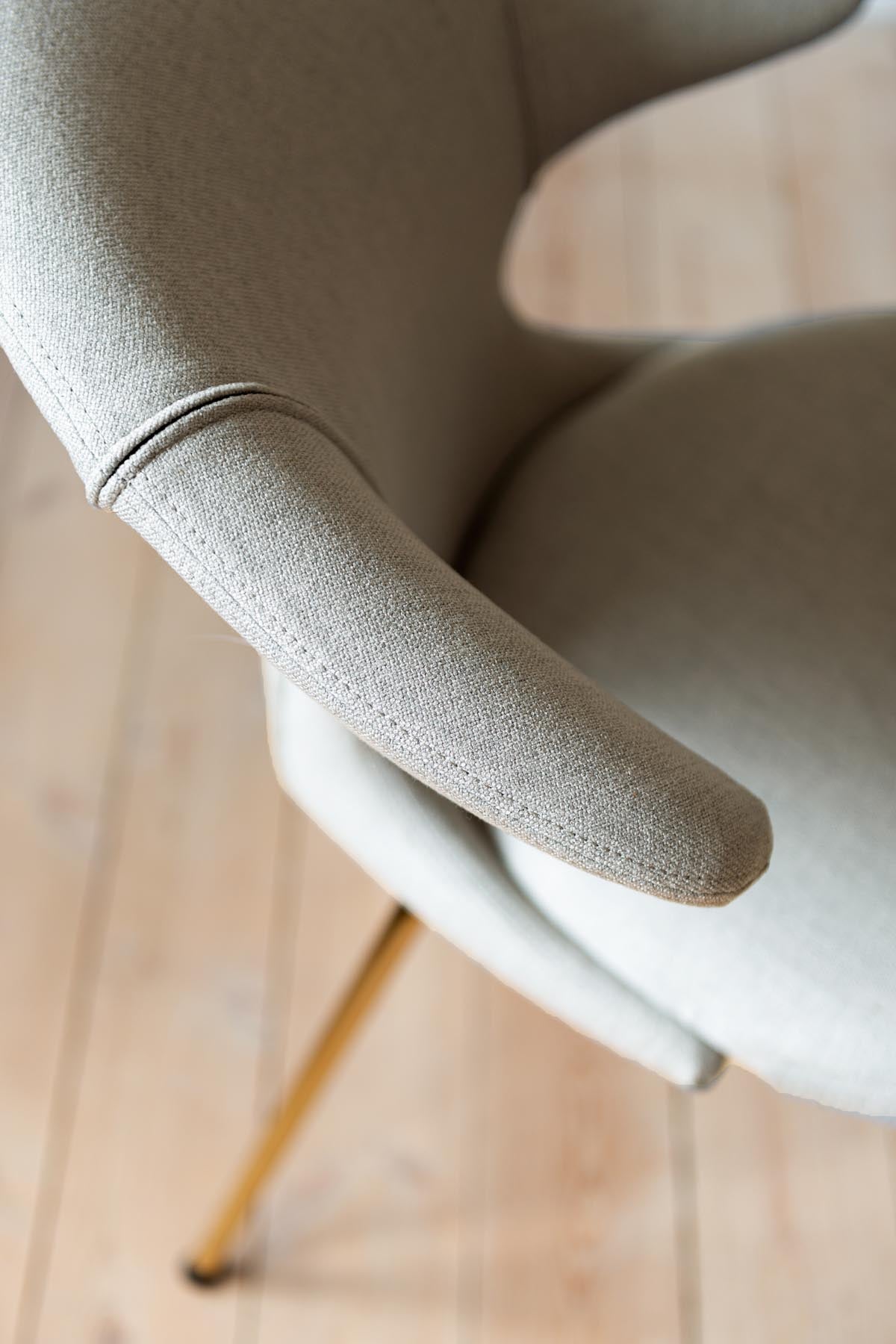 Time Flies Stuhl in Sterling präsentiert im Onlineshop von KAQTU Design AG. Stuhl mit Armlehne ist von Umage