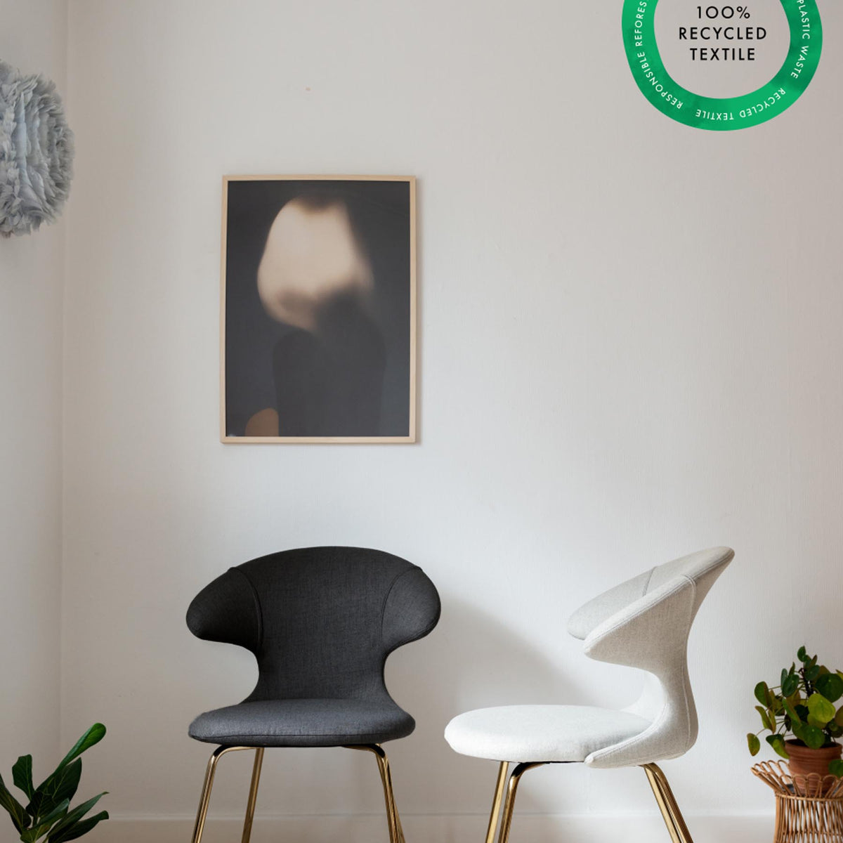 Time Flies Stuhl in Shadow präsentiert im Onlineshop von KAQTU Design AG. Stuhl mit Armlehne ist von Umage