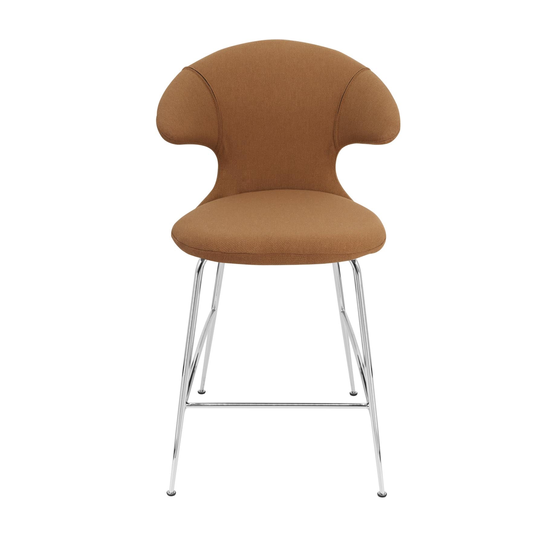 Eleganter Barstuhl Time Flies von Umage in Caramel, ideal für moderne Wohnräume, bietet komfortable Armlehnen und ansprechendes Design.