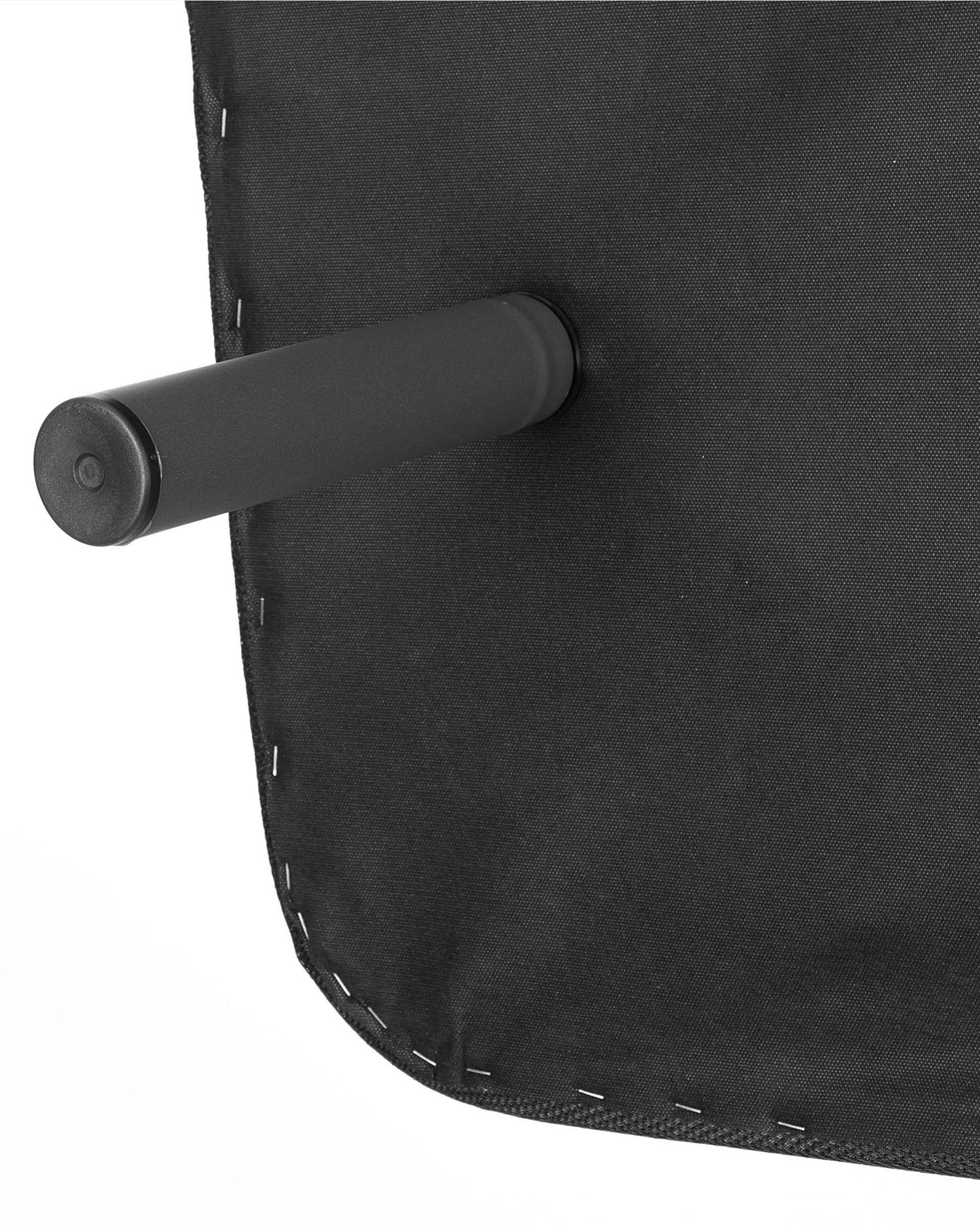 Elegantes Under Bettgestell von Kave Home, gepolstert mit atmungsaktivem 3D-Stoff. Perfekte Kombination aus Stil, Komfort und Stabilität für Ihr Schlafzimmer.