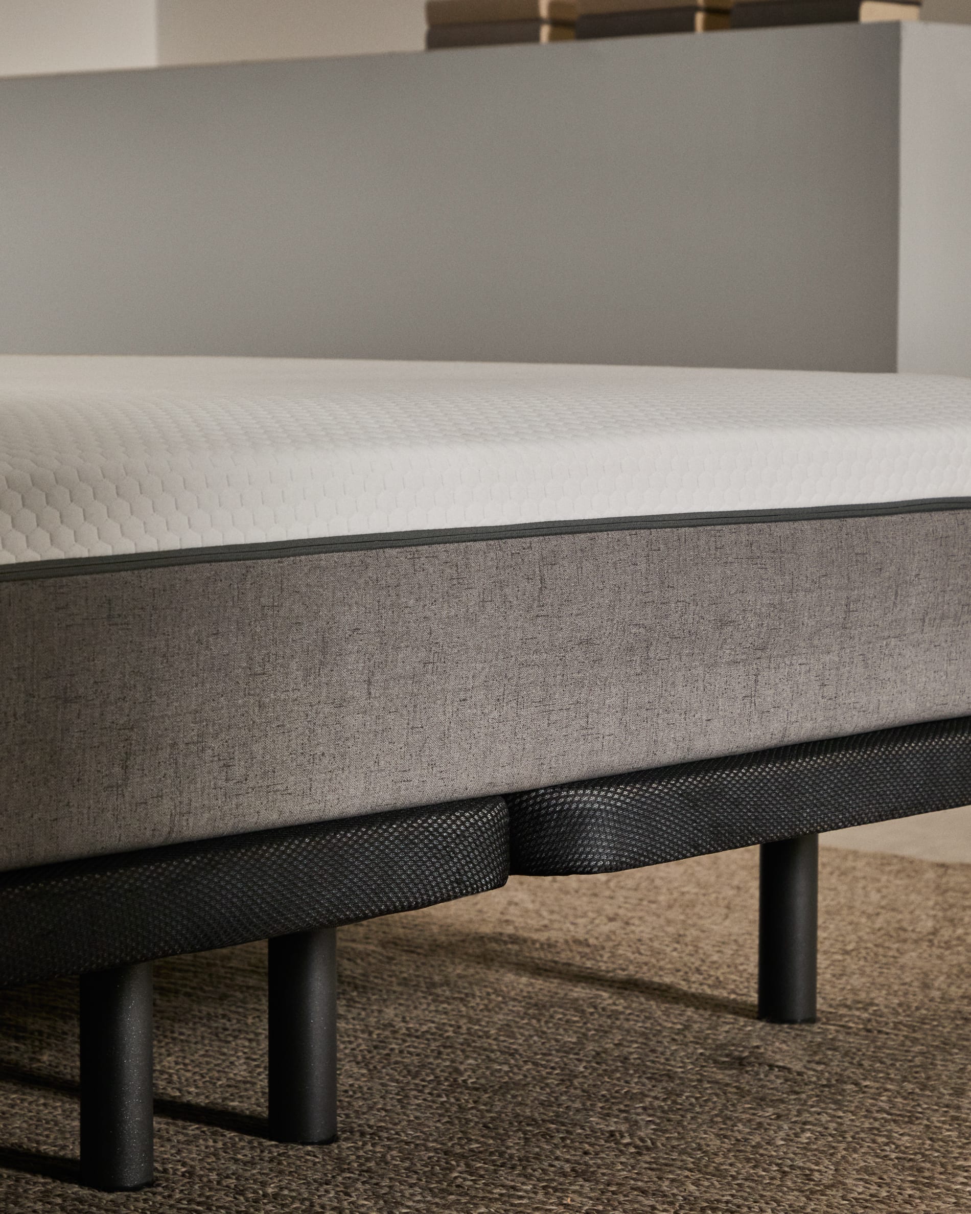 Elegantes Bettgestell aus Holz, 160x200 cm, von Kave Home. Perfekt für moderne Schlafzimmer und zeitloses Wohnen.