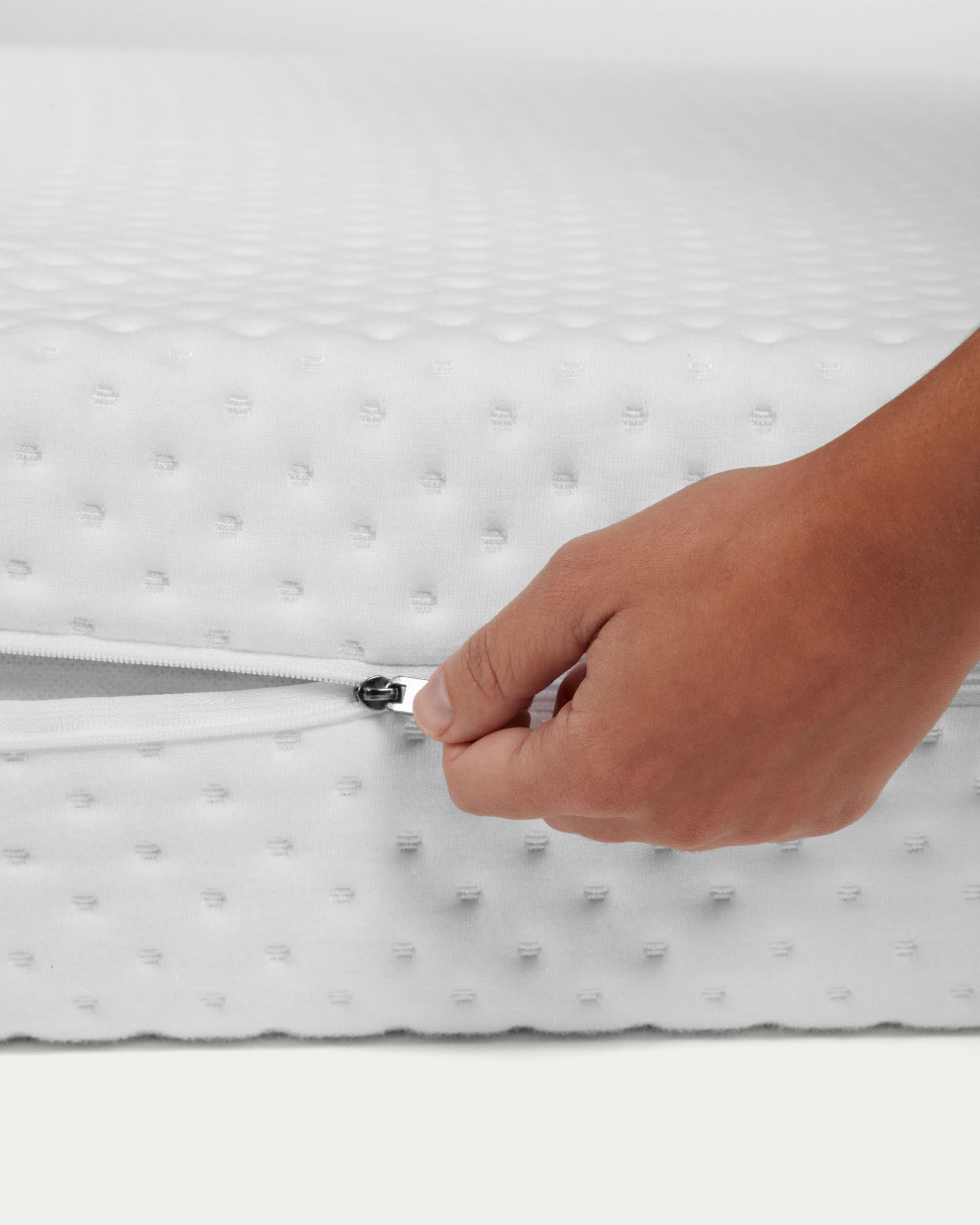 Die Valery Matratze 60x120 cm von Kave Home bietet adaptiven Schaum für besten Komfort und fördert erholsamen Schlaf.