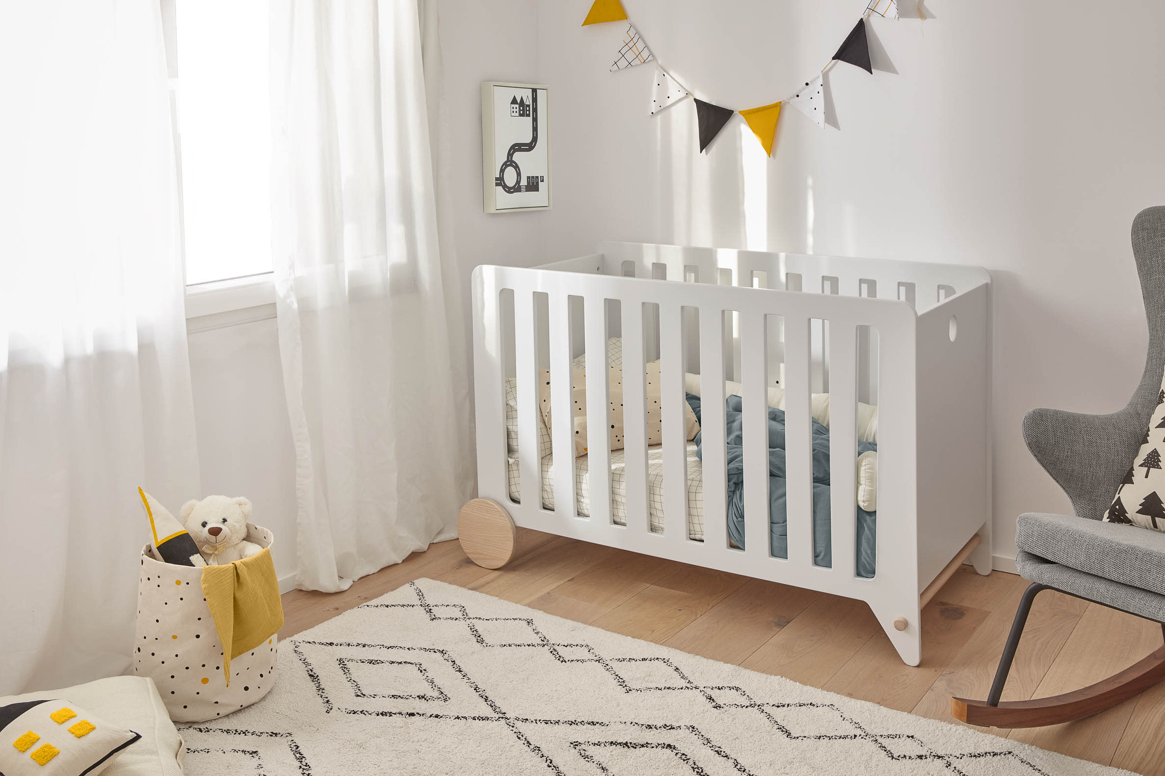 Die Valery Matratze von Kave Home, 60x120 cm, bietet adaptiven Schaumstoff für besten Schlafkomfort und perfekte Unterstützung.