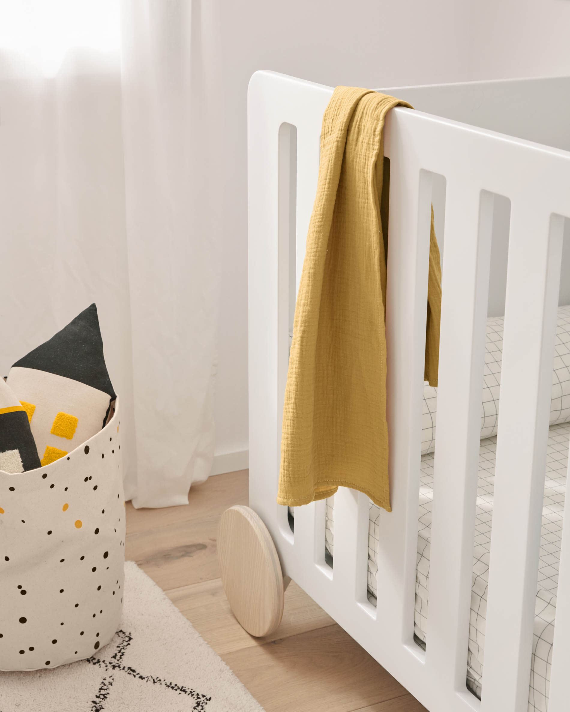 Die Valery Matratze 60x120 cm von Kave Home mit adaptivem Schaum sorgt für optimalen Komfort und unterstützt gesunden Schlaf.
