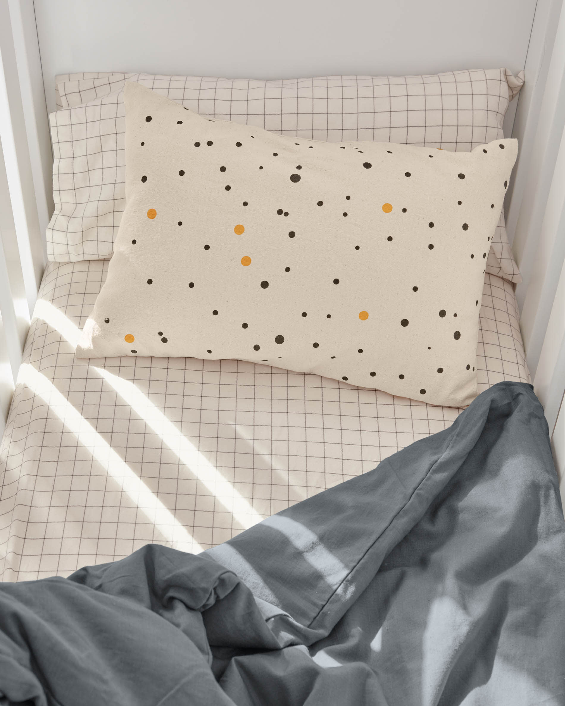 Die Valery Matratze 60x120 cm von Kave Home bietet adaptiven Schaumstoff für ergonomischen Komfort und eine perfekte Schlafunterstützung.