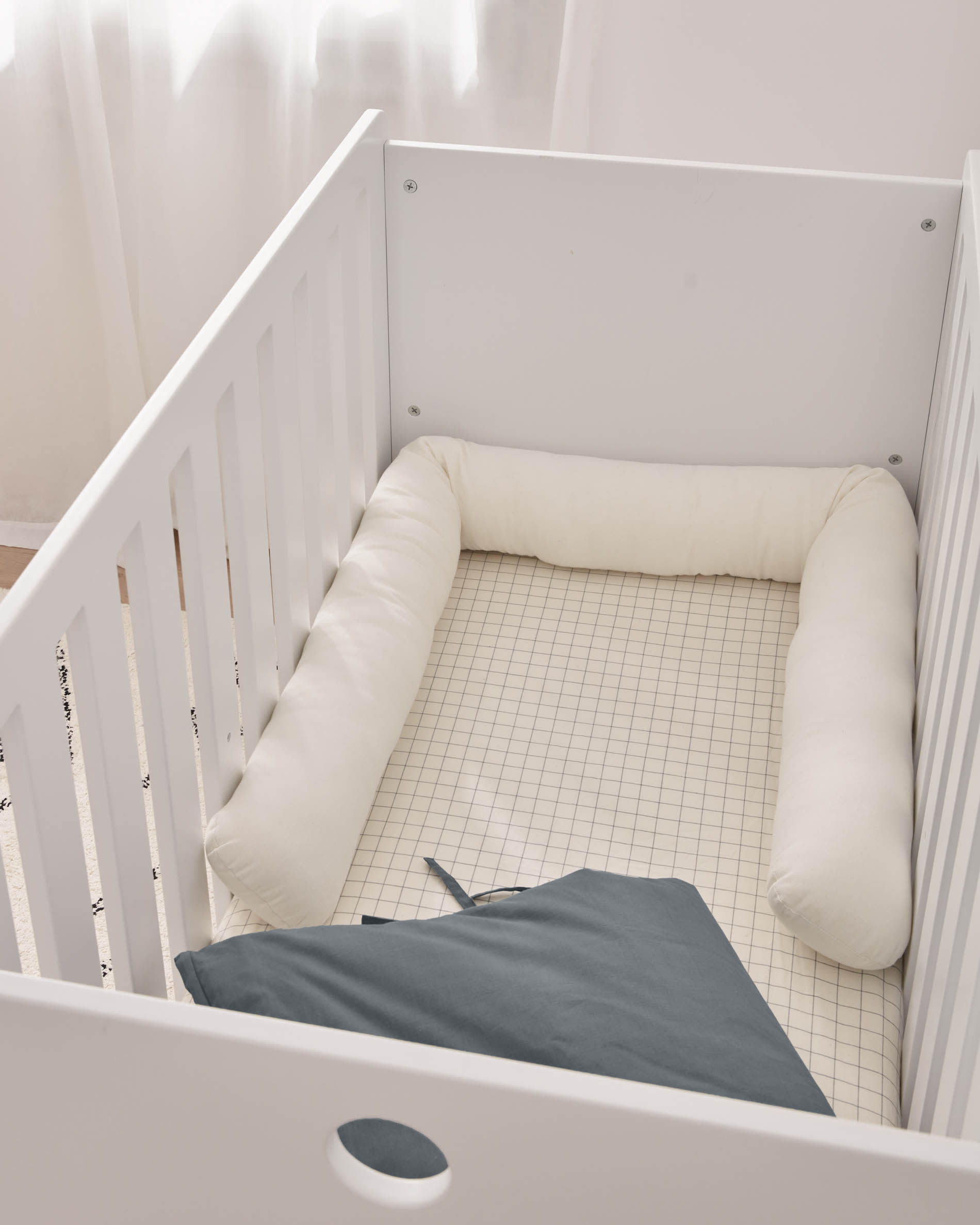 Die Valery Matratze 60x120 cm von Kave Home bietet adaptiven Schaum für optimalen Komfort und ergonomische Unterstützung beim Schlafen.