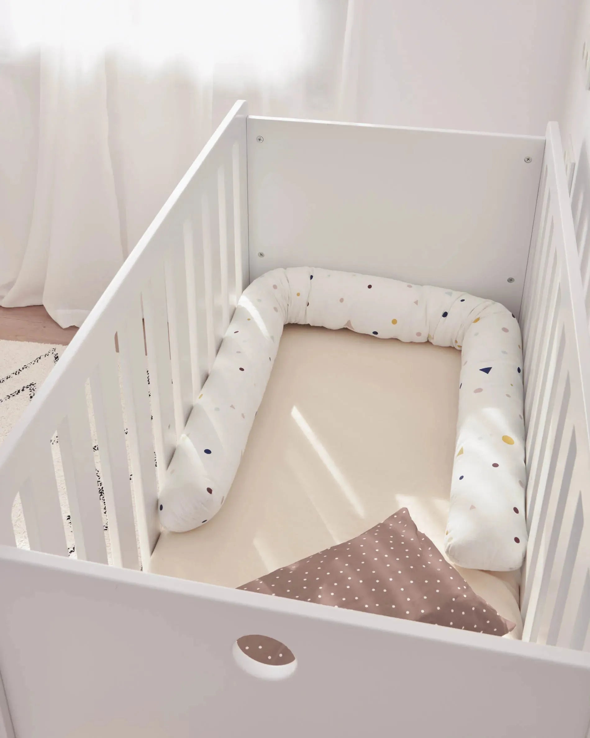 Die Valery Matratze 60x120 cm von Kave Home bietet adaptiven Schaum für besten Komfort und fördert erholsamen Schlaf.