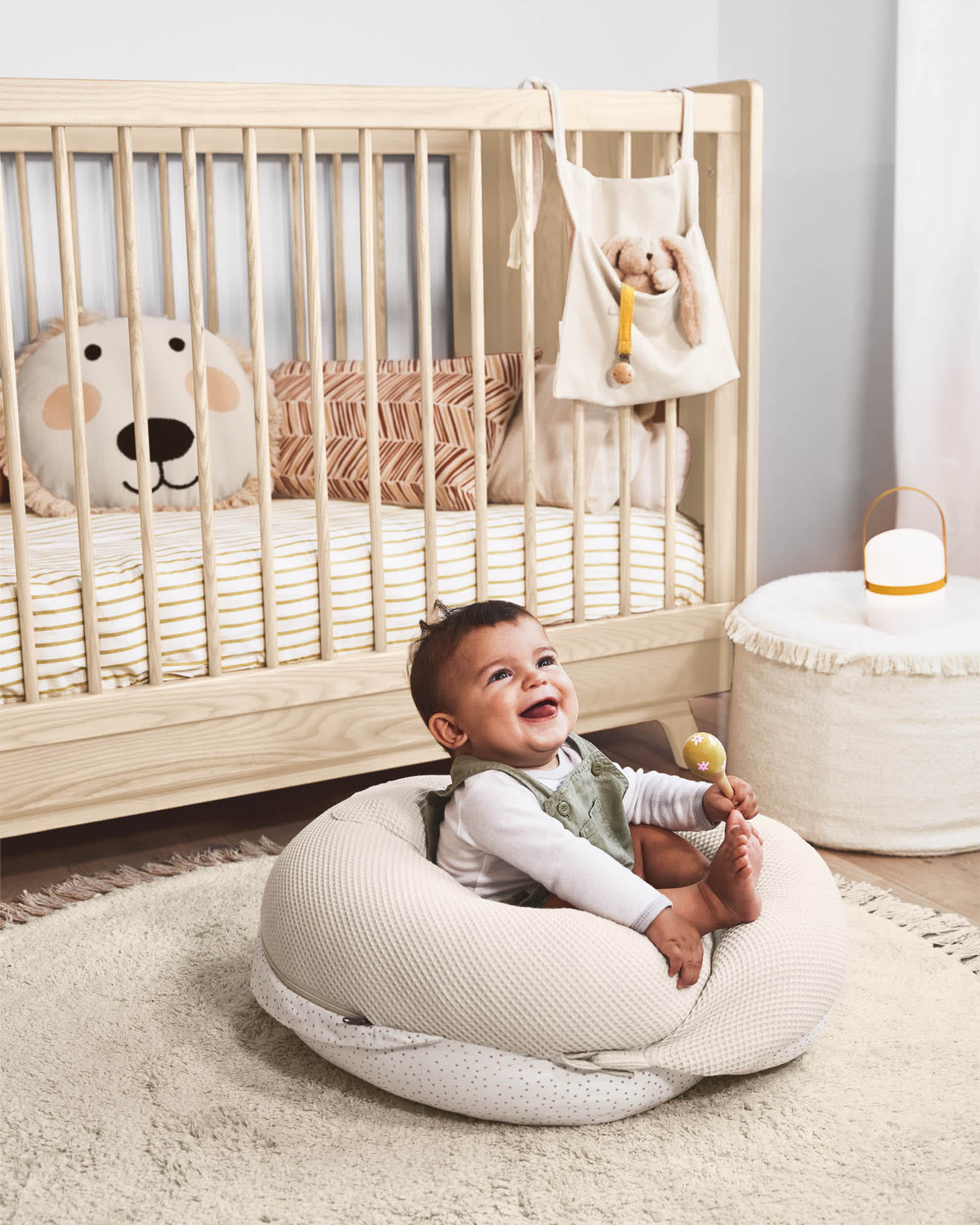 Die Valery Adaptive Foam Matratze (70 x 140 cm) von Kave Home sorgt für erholsamen Schlaf und passt perfekt in jedes Kinderbett.