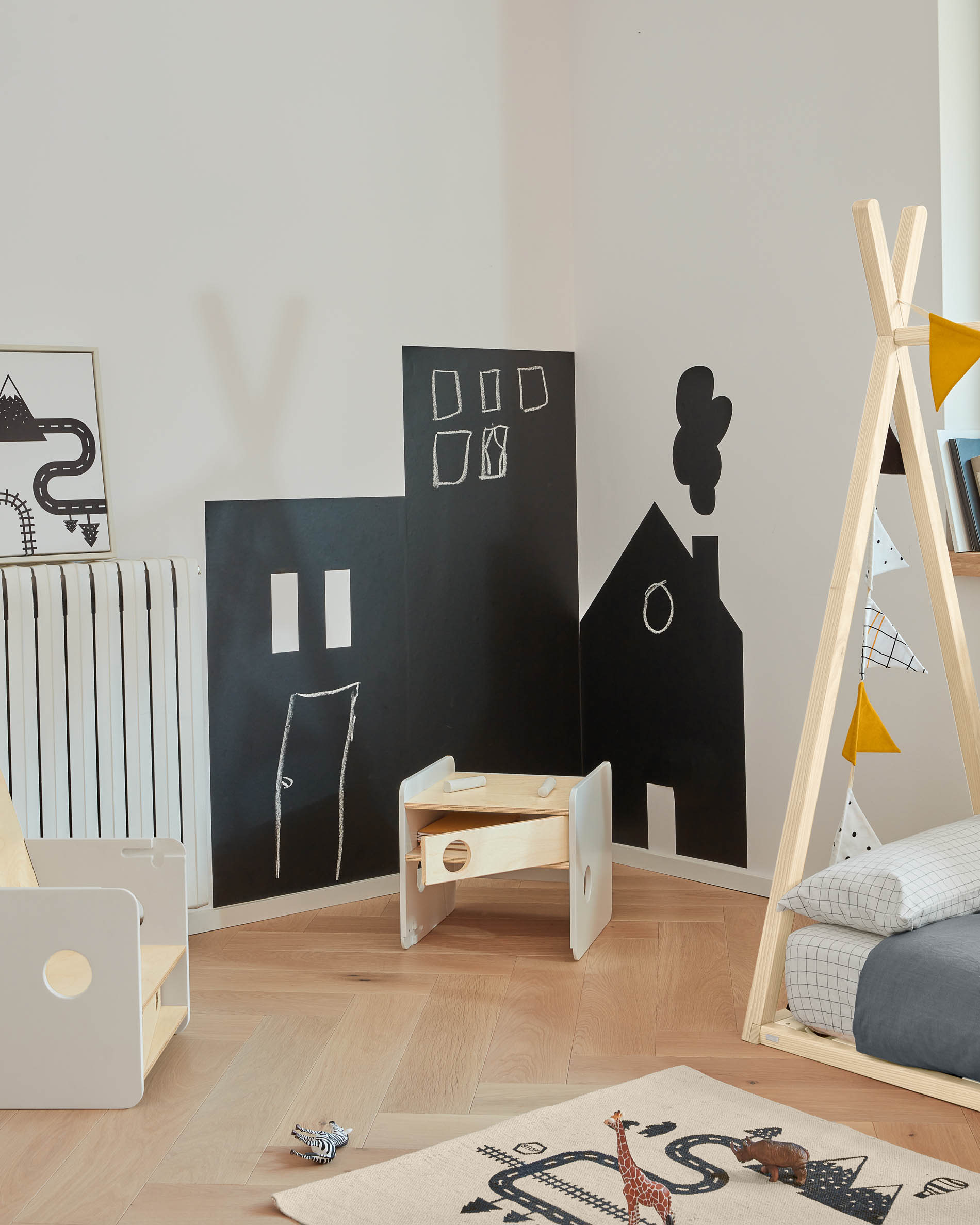 Die Valery Adaptive Foam Matratze 90 x 190 cm von Kave Home bietet optimalen Schlafkomfort, einfache Reinigung und höchste Sicherheit für Kinder.