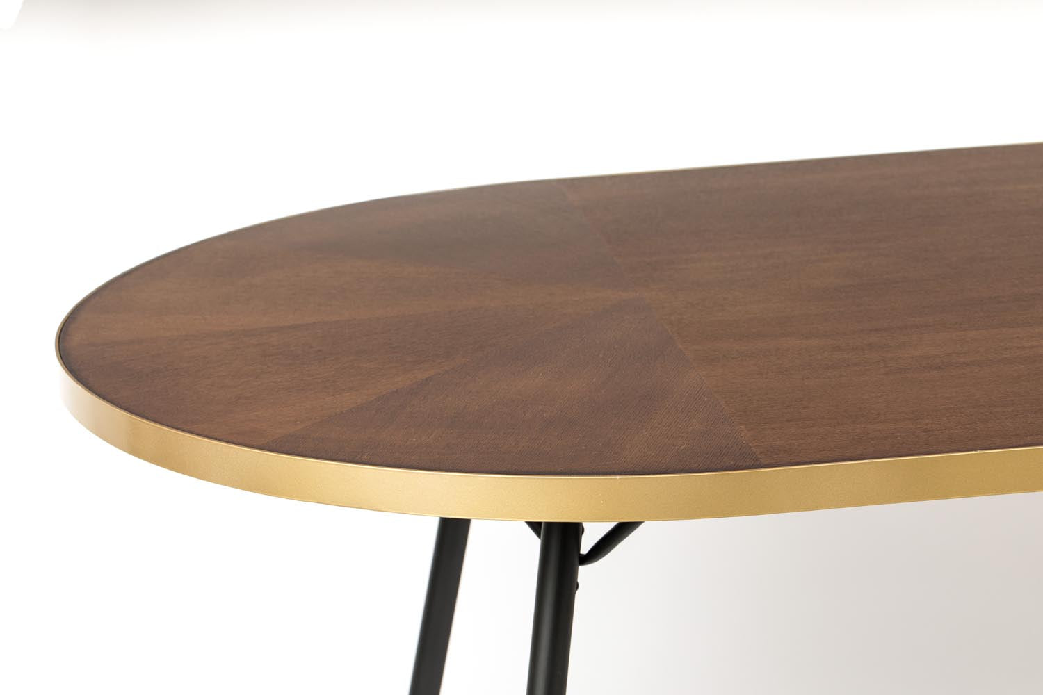 Entdecken Sie den Esstisch Denise von White Label Living – ein elegantes Möbelstück, das Stil und Funktionalität in Ihr Zuhause bringt.