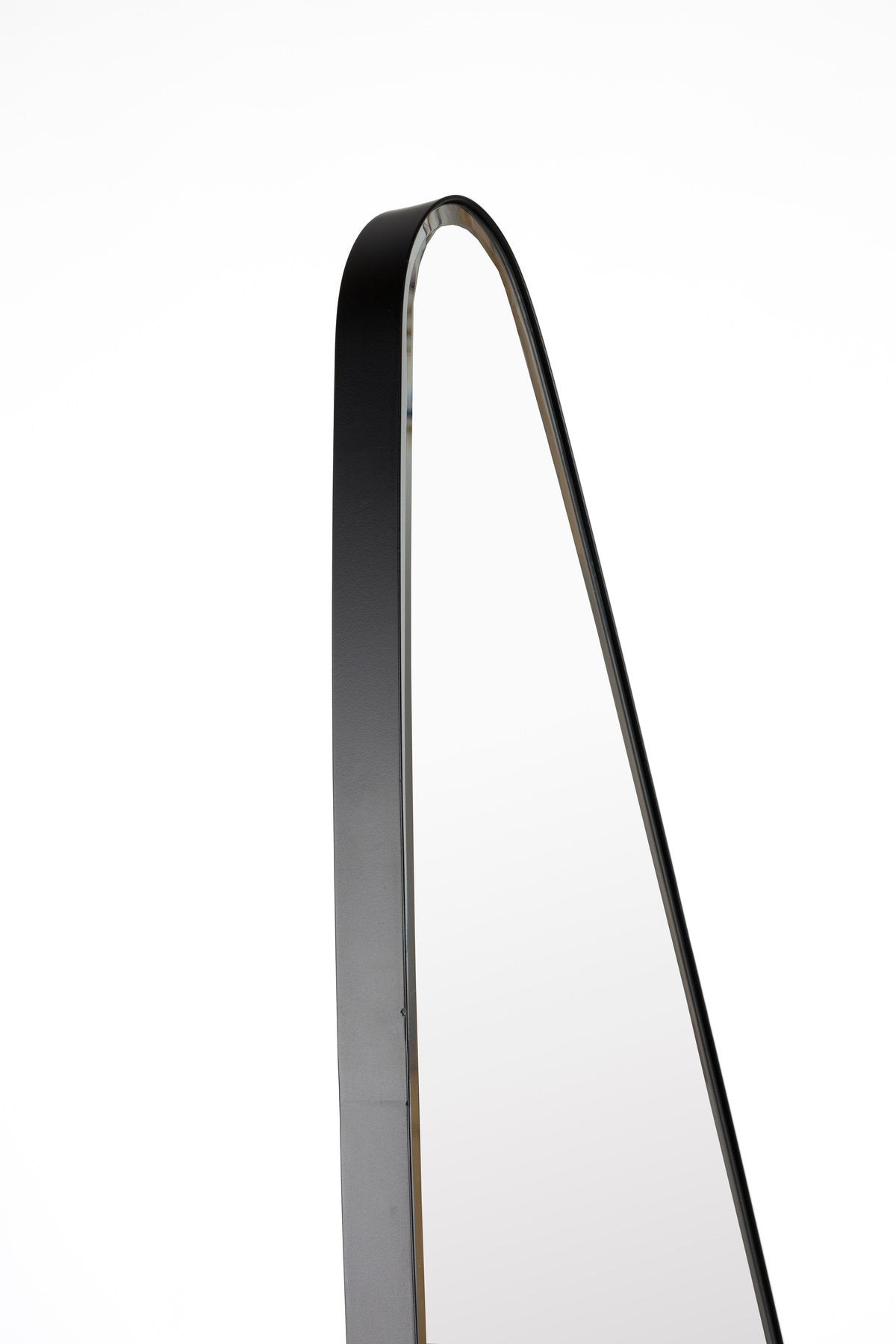 Dropz Mirror in Schwarz präsentiert im Onlineshop von KAQTU Design AG. Standspiegel ist von White Label Living
