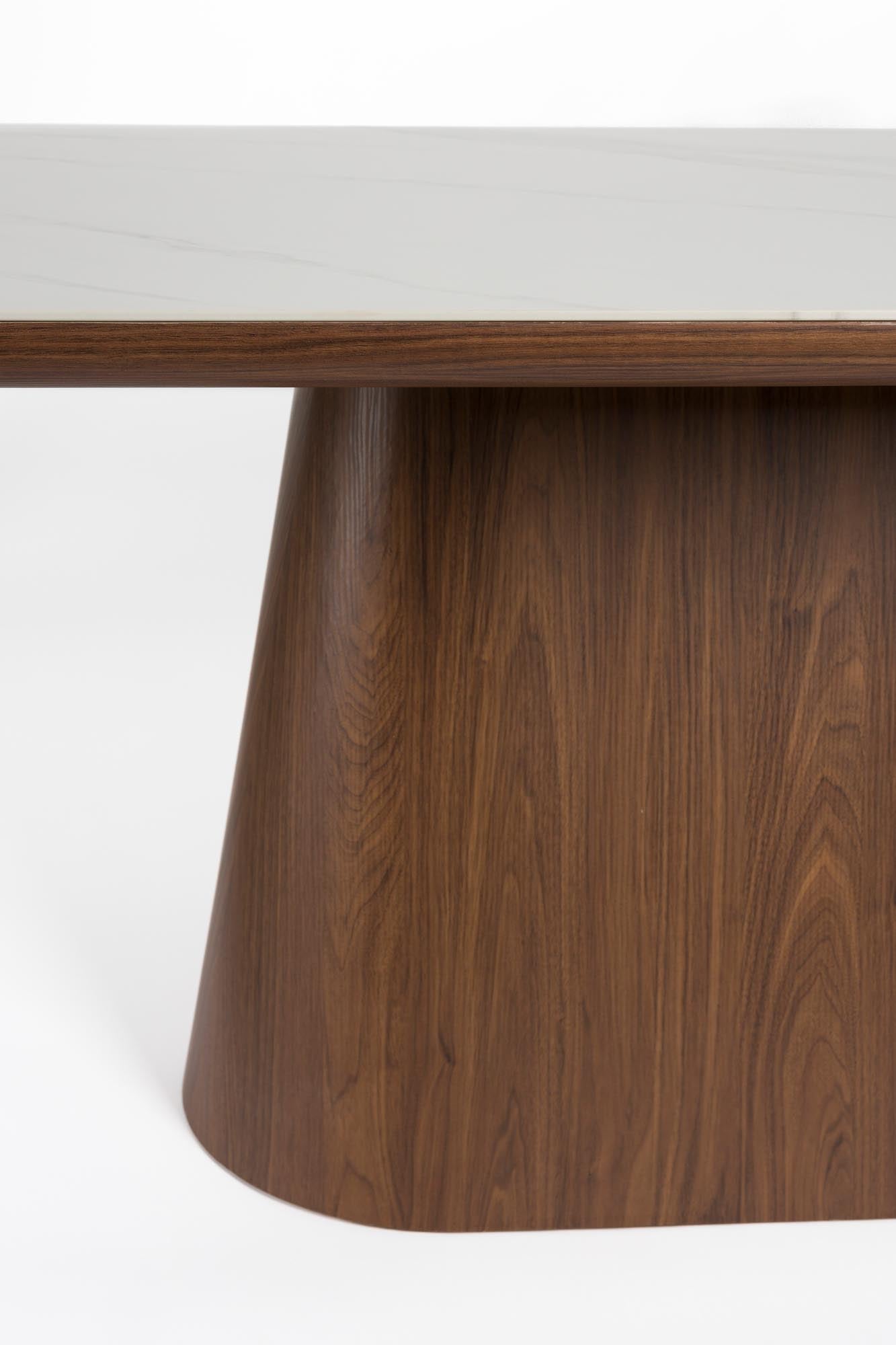 Almira Esstisch Oval: Elegantes Design aus robustem MDF, ideal für stilvolle Esszimmer. Perfekt für gemeinsame Momente.